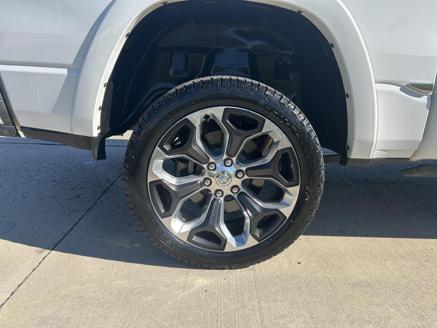 2021 WHITE /Black RAM 1500 Limited Crew Cab SWB 4WD (1C6SRFHT1MN) with an 5.7L V8 OHV 16V engine, Automatic transmission, located at 506 S. Kingshighway, Cape Girardeau, MO, 63703, (573) 235-5000, 37.294991, -89.553635 - 2021 Ram 1500 Longhorn 34xxx miles 4x4 5.7L V8 HEMI eTourque Automatic One Owner 4 Corner Air Suspension Leather Navigation Power/Heated/Cooled Seats Heated/Cooled Rear Seats Heated Steering Wheel Backup Camera Bluetooth Power Running Boards Harman Karmon Sound System Remote Start C - Photo#49