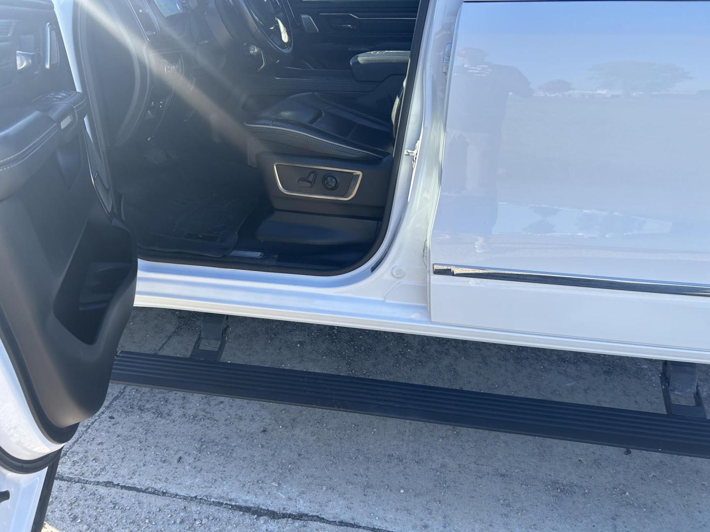 2021 WHITE /Black RAM 1500 Limited Crew Cab SWB 4WD (1C6SRFHT1MN) with an 5.7L V8 OHV 16V engine, Automatic transmission, located at 506 S. Kingshighway, Cape Girardeau, MO, 63703, (573) 235-5000, 37.294991, -89.553635 - 2021 Ram 1500 Longhorn 34xxx miles 4x4 5.7L V8 HEMI eTourque Automatic One Owner 4 Corner Air Suspension Leather Navigation Power/Heated/Cooled Seats Heated/Cooled Rear Seats Heated Steering Wheel Backup Camera Bluetooth Power Running Boards Harman Karmon Sound System Remote Start C - Photo#52