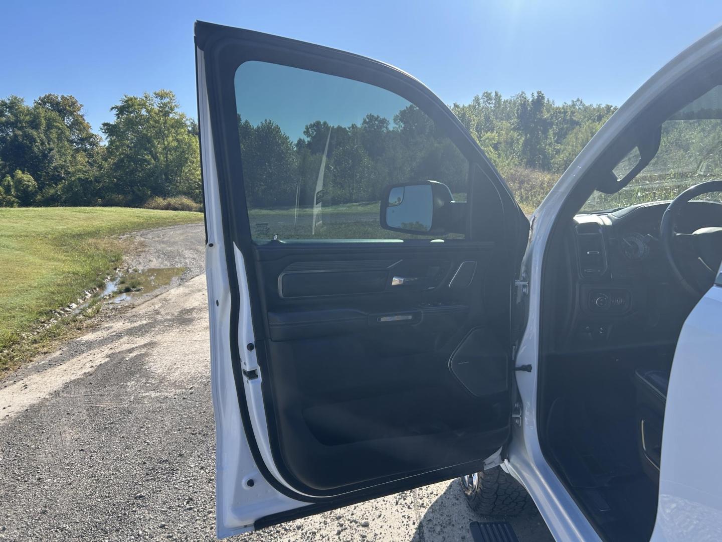 2021 WHITE /Black RAM 1500 Limited Crew Cab SWB 4WD (1C6SRFHT1MN) with an 5.7L V8 OHV 16V engine, Automatic transmission, located at 506 S. Kingshighway, Cape Girardeau, MO, 63703, (573) 235-5000, 37.294991, -89.553635 - 2021 Ram 1500 Longhorn 34xxx miles 4x4 5.7L V8 HEMI eTourque Automatic One Owner 4 Corner Air Suspension Leather Navigation Power/Heated/Cooled Seats Heated/Cooled Rear Seats Heated Steering Wheel Backup Camera Bluetooth Power Running Boards Harman Karmon Sound System Remote Start C - Photo#18