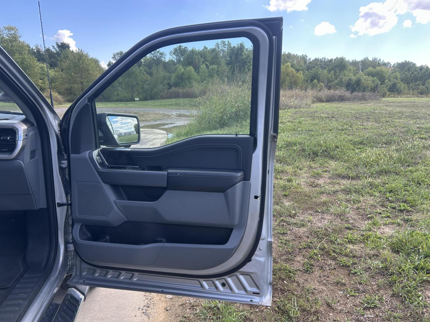 2021 SILVER /Gray Ford F-150 XL SuperCrew 6.5-ft. Bed 4WD (1FTFW1E51MK) with an 5.0L V8 OHV 16V engine, 6A transmission, located at 506 S. Kingshighway, Cape Girardeau, MO, 63703, (573) 235-5000, 37.294991, -89.553635 - 2021 Ford F-150 XLT 1-Owner 93xxx miles 4x4 5.0L V8 Automatic Backup Camera Power/Heated Seats Bluetooth Remote Start Cruise Power Windows/Locks/Mirrors We have financing available and we accept trades! Fill out a credit application on our website or come by today! If you have any quest - Photo#17