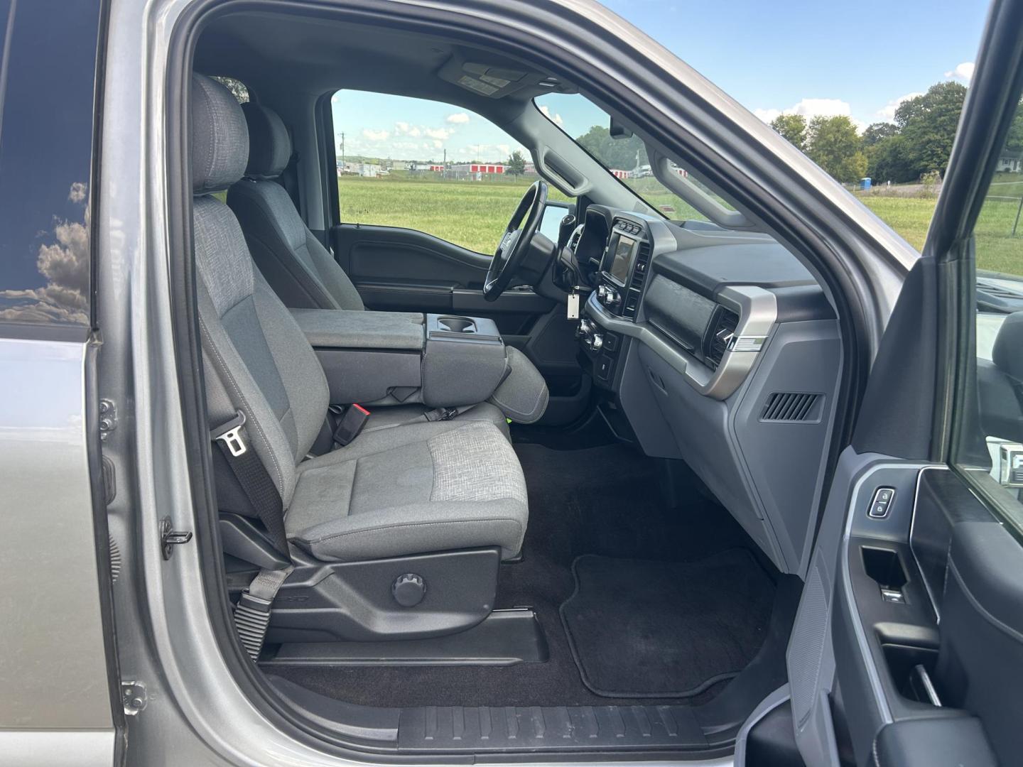 2021 SILVER /Gray Ford F-150 XL SuperCrew 6.5-ft. Bed 4WD (1FTFW1E51MK) with an 5.0L V8 OHV 16V engine, 6A transmission, located at 506 S. Kingshighway, Cape Girardeau, MO, 63703, (573) 235-5000, 37.294991, -89.553635 - 2021 Ford F-150 XLT 1-Owner 93xxx miles 4x4 5.0L V8 Automatic Backup Camera Power/Heated Seats Bluetooth Remote Start Cruise Power Windows/Locks/Mirrors We have financing available and we accept trades! Fill out a credit application on our website or come by today! If you have any quest - Photo#20