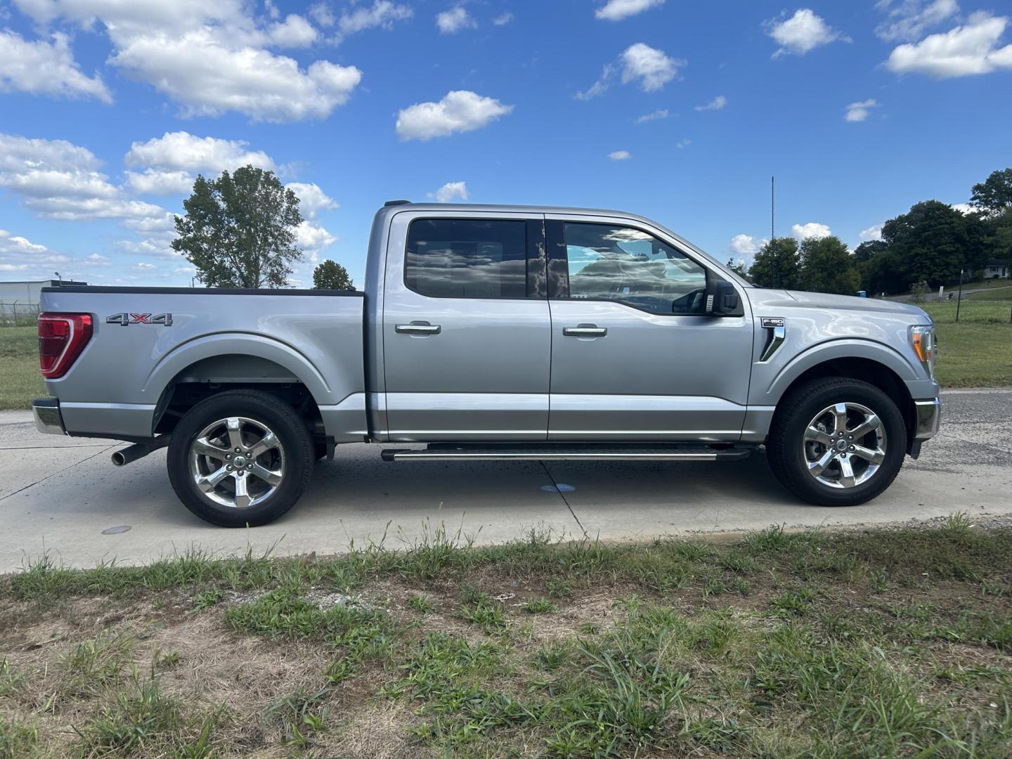 2021 SILVER /Gray Ford F-150 XL SuperCrew 6.5-ft. Bed 4WD (1FTFW1E51MK) with an 5.0L V8 OHV 16V engine, 6A transmission, located at 506 S. Kingshighway, Cape Girardeau, MO, 63703, (573) 235-5000, 37.294991, -89.553635 - 2021 Ford F-150 XLT 1-Owner 93xxx miles 4x4 5.0L V8 Automatic Backup Camera Power/Heated Seats Bluetooth Remote Start Cruise Power Windows/Locks/Mirrors We have financing available and we accept trades! Fill out a credit application on our website or come by today! If you have any quest - Photo#12