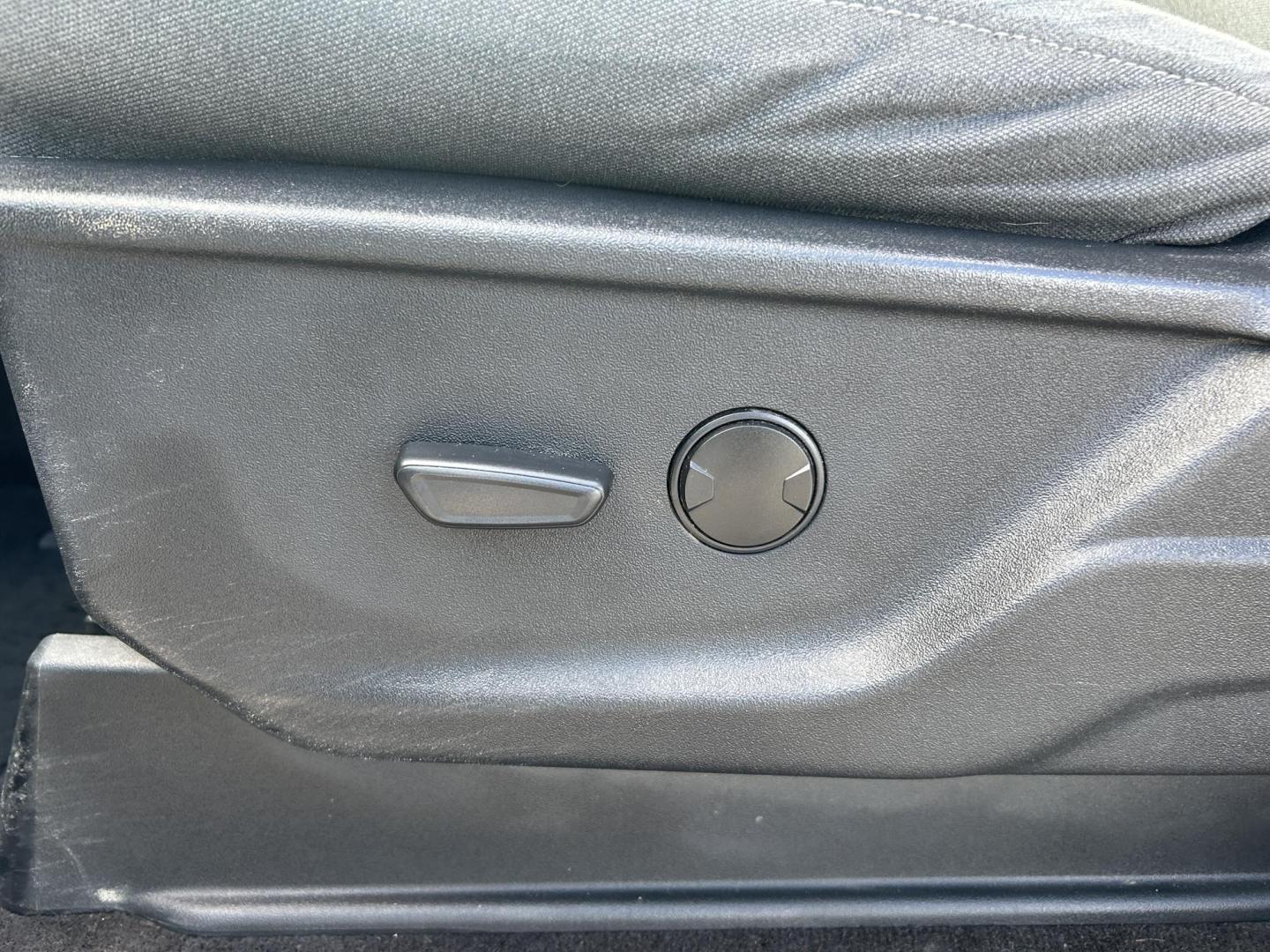 2021 SILVER /Gray Ford F-150 XL SuperCrew 6.5-ft. Bed 4WD (1FTFW1E51MK) with an 5.0L V8 OHV 16V engine, 6A transmission, located at 506 S. Kingshighway, Cape Girardeau, MO, 63703, (573) 235-5000, 37.294991, -89.553635 - 2021 Ford F-150 XLT 1-Owner 93xxx miles 4x4 5.0L V8 Automatic Backup Camera Power/Heated Seats Bluetooth Remote Start Cruise Power Windows/Locks/Mirrors We have financing available and we accept trades! Fill out a credit application on our website or come by today! If you have any quest - Photo#5