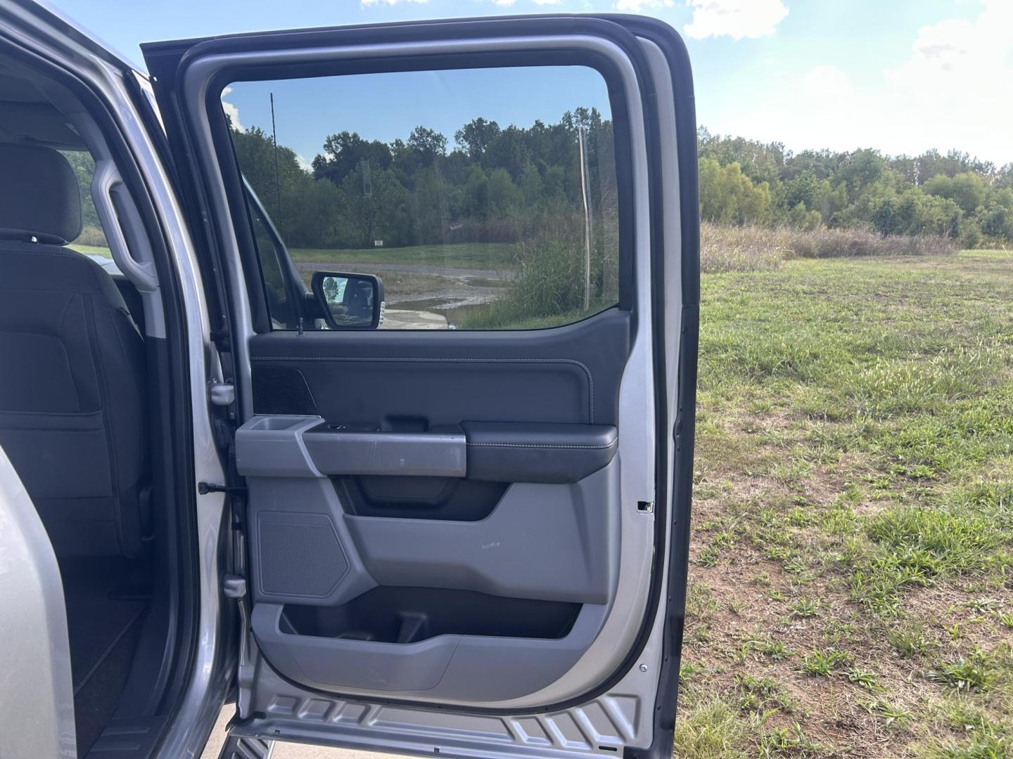 2021 SILVER /Gray Ford F-150 XL SuperCrew 6.5-ft. Bed 4WD (1FTFW1E51MK) with an 5.0L V8 OHV 16V engine, 6A transmission, located at 506 S. Kingshighway, Cape Girardeau, MO, 63703, (573) 235-5000, 37.294991, -89.553635 - 2021 Ford F-150 XLT 1-Owner 93xxx miles 4x4 5.0L V8 Automatic Backup Camera Power/Heated Seats Bluetooth Remote Start Cruise Power Windows/Locks/Mirrors We have financing available and we accept trades! Fill out a credit application on our website or come by today! If you have any quest - Photo#23