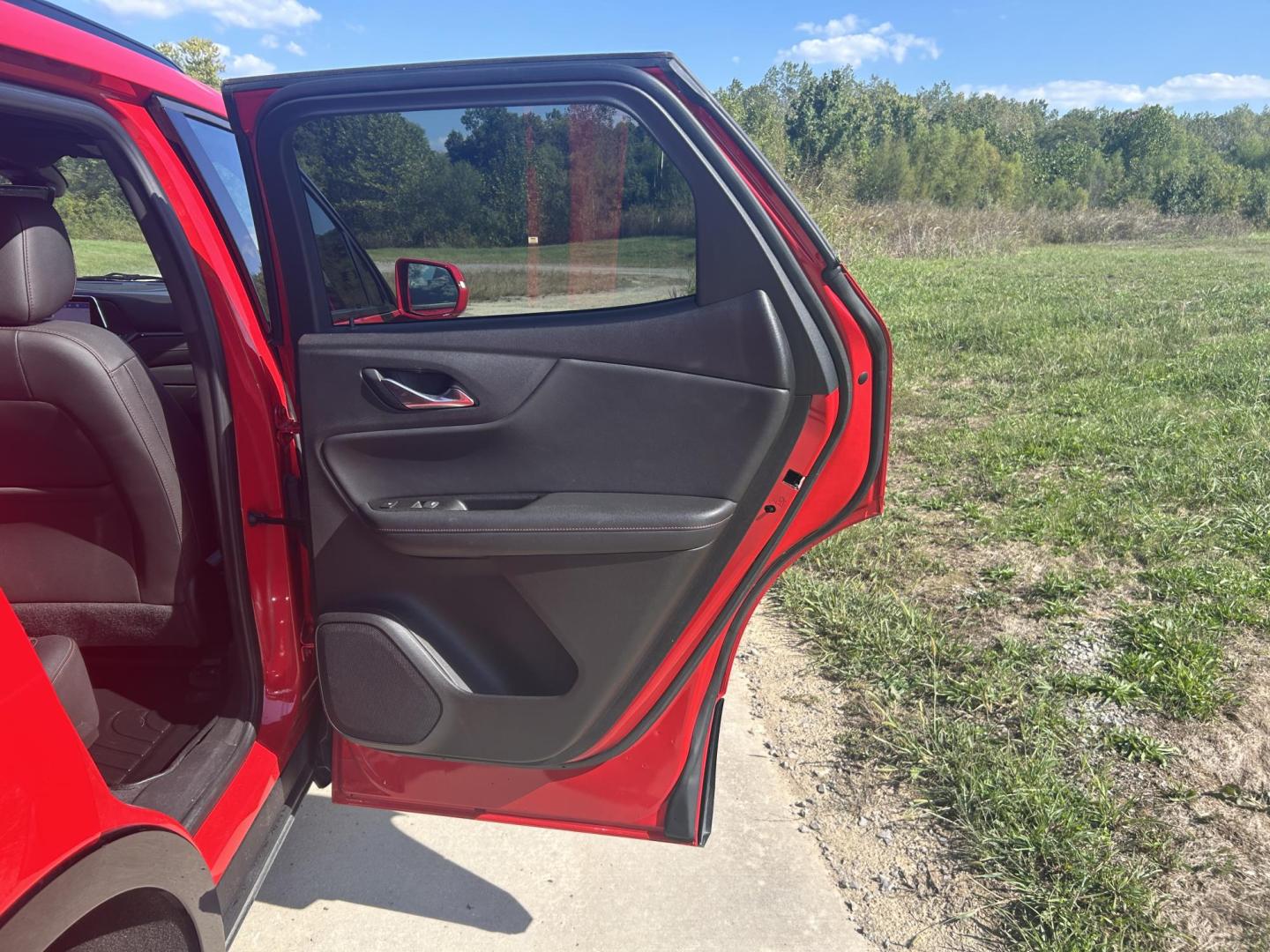 2019 RED /Black Chevrolet Blazer RS (3GNKBERSXKS) with an 3.6L V6 DOHC 24V engine, 9A transmission, located at 506 S. Kingshighway, Cape Girardeau, MO, 63703, (573) 235-5000, 37.294991, -89.553635 - 2019 Chevrolet Blazer RS 81xxx miles Front Wheel Drive 3.6L V6 Driver Confidence Package Automatic Power/Heated/Cooled Seats Heated Steering Wheel Backup Camera Sunroof/Moonroof Bluetooth Remote Start Cruise Power Windows/Locks/Mirrors We have financing available and we accept trades! - Photo#17