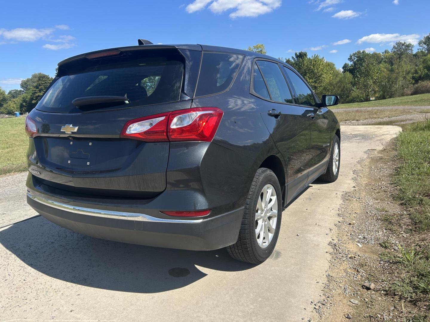 2018 GRAY /Black Chevrolet Equinox LS 2WD (2GNAXHEV7J6) with an 1.5L L4 DIR DOHC 16V TURBO engine, 6A transmission, located at 506 S. Kingshighway, Cape Girardeau, MO, 63703, (573) 235-5000, 37.294991, -89.553635 - 2018 Chevrolet Equinox LS 142xxx miles Front Wheel Drive 1.5L 4 Cyl. Automatic Backup Camera Power Driver Seat Bluetooth Cruise Power Windows/Locks/Mirrors We have financing available and we accept trades! Fill out a credit application on our website or come by today! If you have any ques - Photo#11