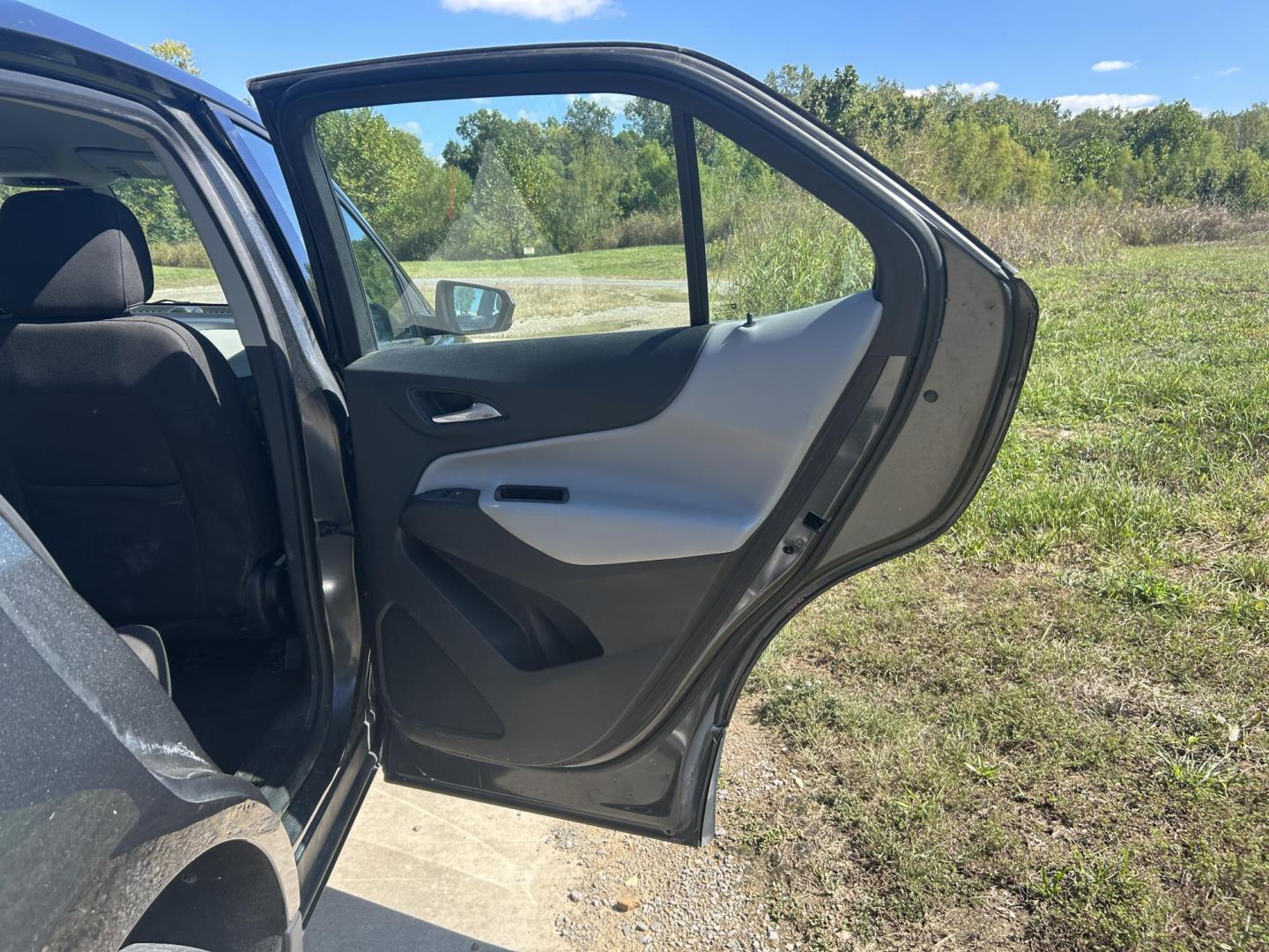 2018 GRAY /Black Chevrolet Equinox LS 2WD (2GNAXHEV7J6) with an 1.5L L4 DIR DOHC 16V TURBO engine, 6A transmission, located at 506 S. Kingshighway, Cape Girardeau, MO, 63703, (573) 235-5000, 37.294991, -89.553635 - 2018 Chevrolet Equinox LS 142xxx miles Front Wheel Drive 1.5L 4 Cyl. Automatic Backup Camera Power Driver Seat Bluetooth Cruise Power Windows/Locks/Mirrors We have financing available and we accept trades! Fill out a credit application on our website or come by today! If you have any ques - Photo#19