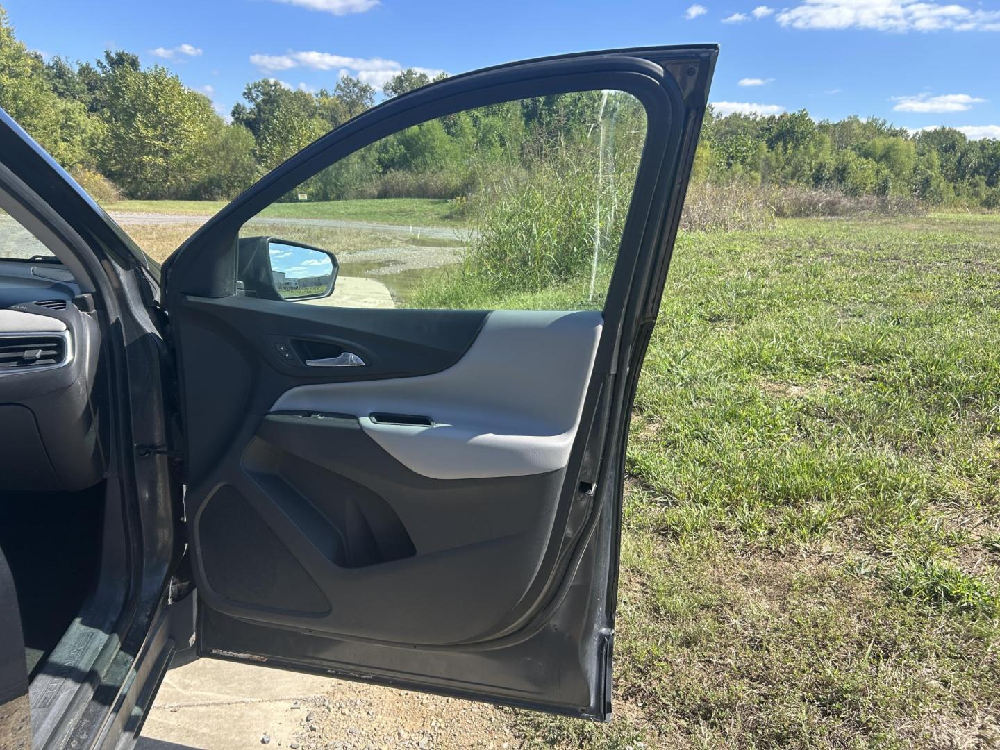 2018 GRAY /Black Chevrolet Equinox LS 2WD (2GNAXHEV7J6) with an 1.5L L4 DIR DOHC 16V TURBO engine, 6A transmission, located at 506 S. Kingshighway, Cape Girardeau, MO, 63703, (573) 235-5000, 37.294991, -89.553635 - 2018 Chevrolet Equinox LS 142xxx miles Front Wheel Drive 1.5L 4 Cyl. Automatic Backup Camera Power Driver Seat Bluetooth Cruise Power Windows/Locks/Mirrors We have financing available and we accept trades! Fill out a credit application on our website or come by today! If you have any ques - Photo#17