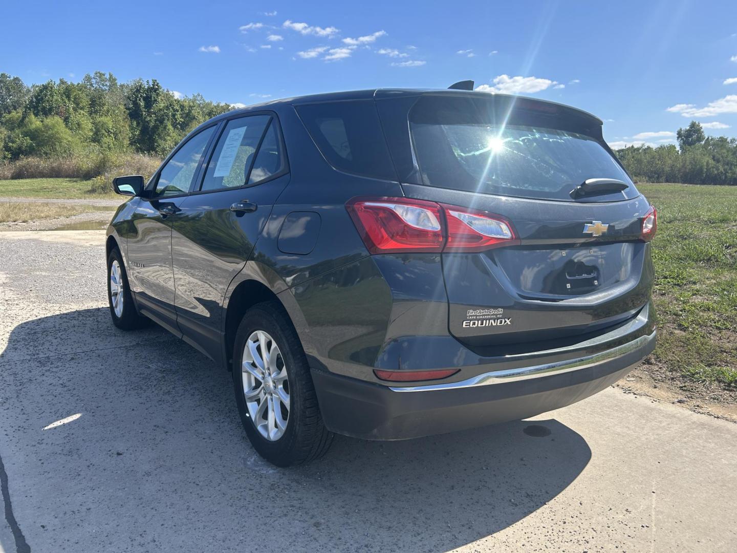 2018 GRAY /Black Chevrolet Equinox LS 2WD (2GNAXHEV7J6) with an 1.5L L4 DIR DOHC 16V TURBO engine, 6A transmission, located at 506 S. Kingshighway, Cape Girardeau, MO, 63703, (573) 235-5000, 37.294991, -89.553635 - 2018 Chevrolet Equinox LS 142xxx miles Front Wheel Drive 1.5L 4 Cyl. Automatic Backup Camera Power Driver Seat Bluetooth Cruise Power Windows/Locks/Mirrors We have financing available and we accept trades! Fill out a credit application on our website or come by today! If you have any ques - Photo#9