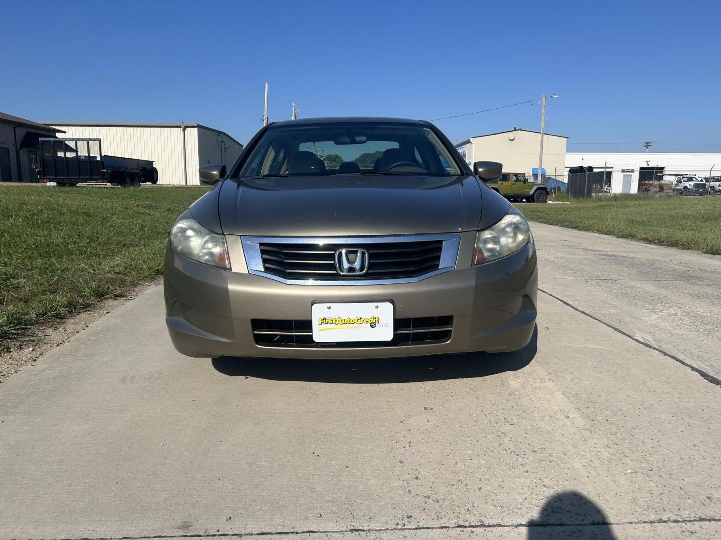 2009 GOLD /Tan Honda Accord LX-P Sedan AT (1HGCP26439A) with an 2.4L L4 DOHC 16V engine, 5-Speed Automatic transmission, located at 506 S. Kingshighway, Cape Girardeau, MO, 63703, (573) 235-5000, 37.294991, -89.553635 - 2009 Honda Civic LX-P 160xxx miles Front Wheel Drive 2.5L 4 Cyl. Automatic Cruise Power Windows/Locks/Mirrors We have financing available and we accept trades! Fill out a credit application on our website or come by today! If you have any questions, give us a call at (573) 235-5000 or visit - Photo#4