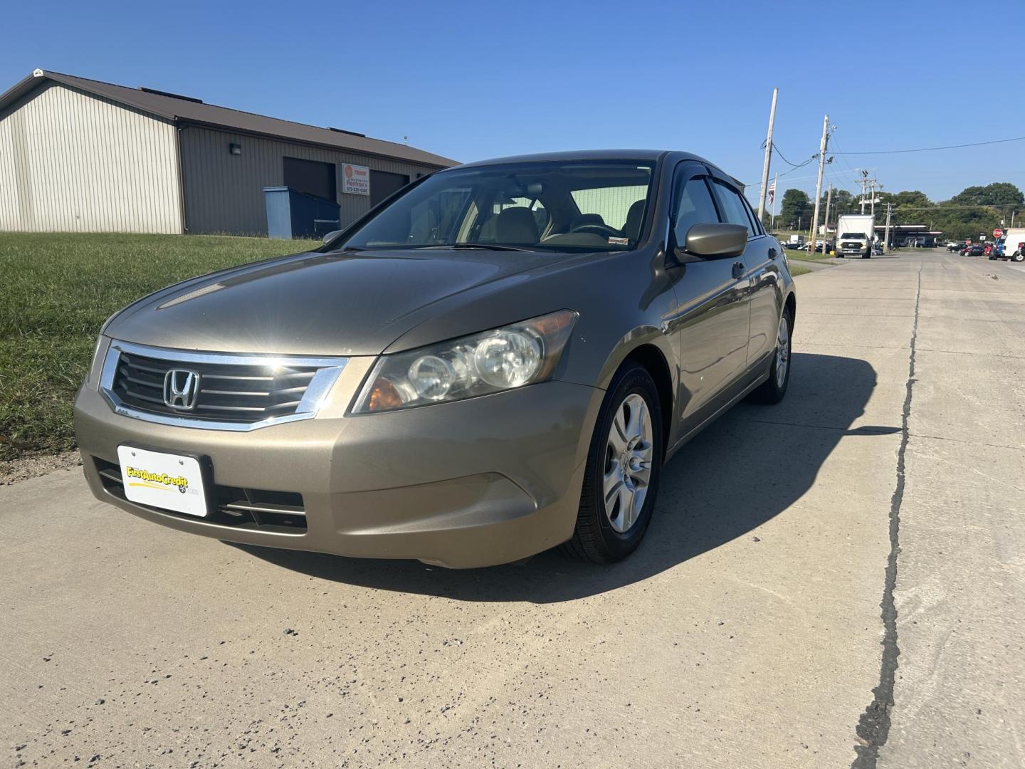 2009 GOLD /Tan Honda Accord LX-P Sedan AT (1HGCP26439A) with an 2.4L L4 DOHC 16V engine, 5-Speed Automatic transmission, located at 506 S. Kingshighway, Cape Girardeau, MO, 63703, (573) 235-5000, 37.294991, -89.553635 - 2009 Honda Civic LX-P 160xxx miles Front Wheel Drive 2.5L 4 Cyl. Automatic Cruise Power Windows/Locks/Mirrors We have financing available and we accept trades! Fill out a credit application on our website or come by today! If you have any questions, give us a call at (573) 235-5000 or visit - Photo#5