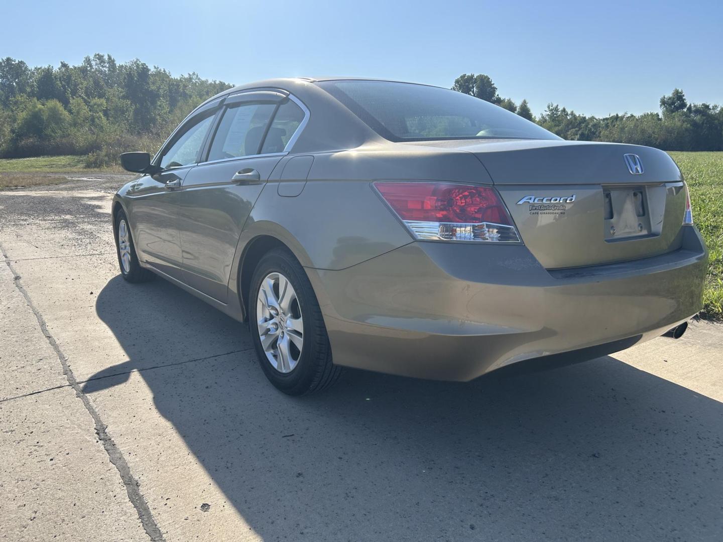 2009 GOLD /Tan Honda Accord LX-P Sedan AT (1HGCP26439A) with an 2.4L L4 DOHC 16V engine, 5-Speed Automatic transmission, located at 506 S. Kingshighway, Cape Girardeau, MO, 63703, (573) 235-5000, 37.294991, -89.553635 - 2009 Honda Civic LX-P 160xxx miles Front Wheel Drive 2.5L 4 Cyl. Automatic Cruise Power Windows/Locks/Mirrors We have financing available and we accept trades! Fill out a credit application on our website or come by today! If you have any questions, give us a call at (573) 235-5000 or visit - Photo#7