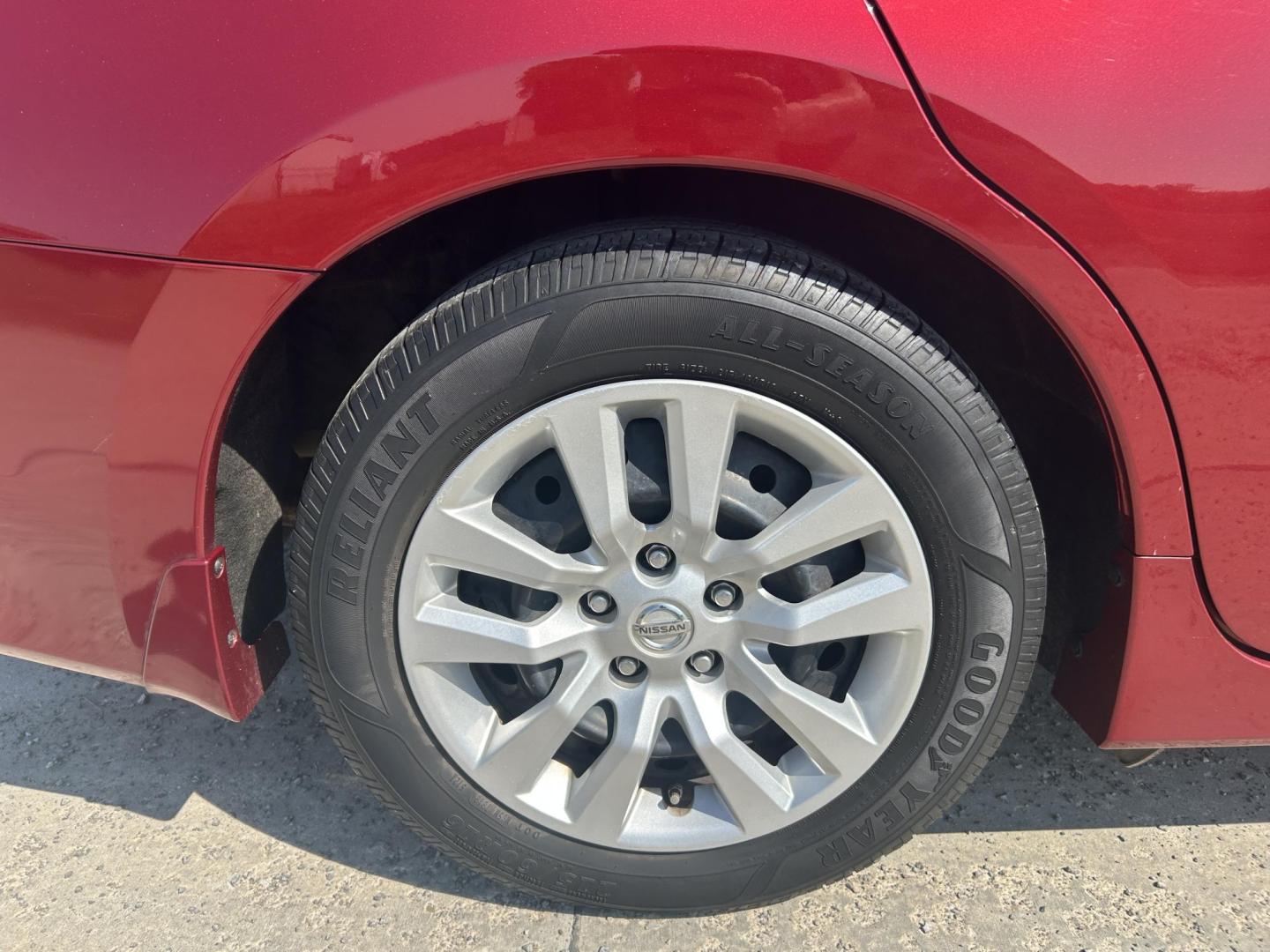 2017 MAROON /Black Nissan Altima 2.5 S (1N4AL3AP0HC) with an 2.5L L4 DOHC 16V engine, CVT transmission, located at 506 S. Kingshighway, Cape Girardeau, MO, 63703, (573) 235-5000, 37.294991, -89.553635 - 2017 Nissan Altima 2.5 S 128xxx miles Front Wheel Drive 2.5L 4 Cyl. Automatic Backup Camera Power Driver Seat Remote Start Cruise Power Windows/Locks/Mirrors We have financing available and we accept trades! Fill out a credit application on our website or come by today! If you have any qu - Photo#24