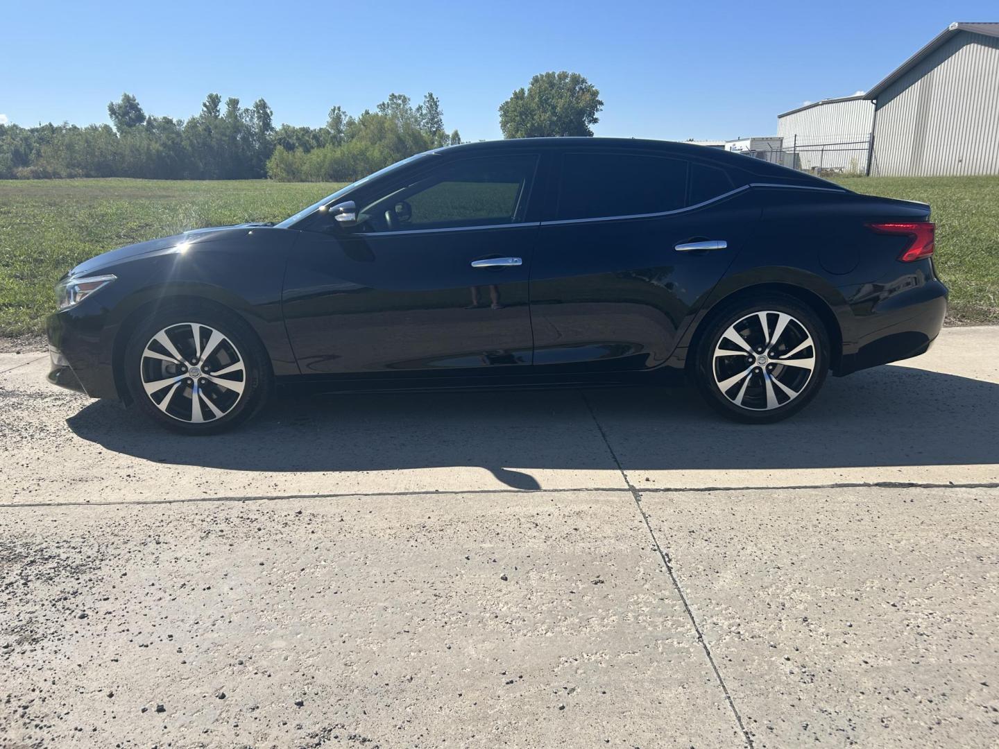 2018 BLACK /Black Nissan Maxima 3.5 SV (1N4AA6AP5JC) with an 3.5L V6 DOHC 24V engine, CVT transmission, located at 506 S. Kingshighway, Cape Girardeau, MO, 63703, (573) 235-5000, 37.294991, -89.553635 - 2018 Nissan Maxima 3.5 SV 38xxx Miles 3.5L 6 cyl Front Wheel Drive Automatic Leather Power Seats Heated Seats/Steering Wheel Remote Start Remote Entry Navigation Sunroof Cruise Power Windows/Locks/Mirrors We have financing available and we accept trades! Fill out a credit application o - Photo#8