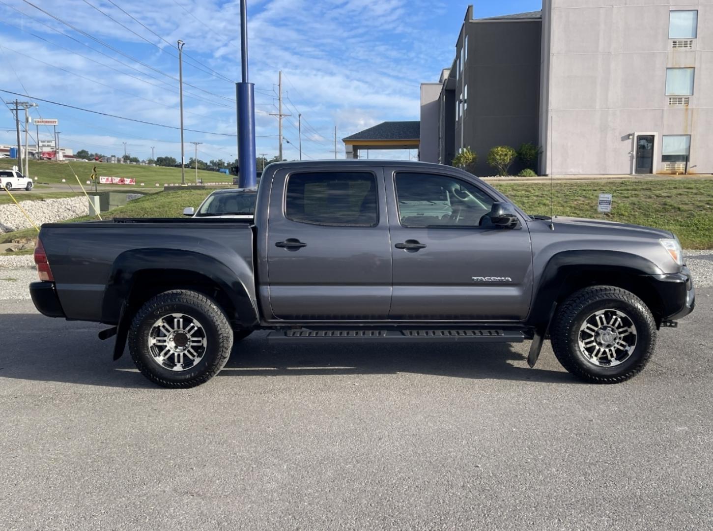 2014 GRAY /Gray Cloth Toyota Tacoma PreRunner 2WD (5TFJX4GN9EX) with an 2.7L 4 Cyl. engine, Automatic transmission, located at 2990 Old Orchard Rd., Jackson, MO, 63755, 37.354214, -89.612106 - We have financing available and we accept trades! Fill out a credit application on our website or come by today! If you have any questions, give us a call at (573) 204-7777 or visit our website at firstautocredit.com. - Photo#4