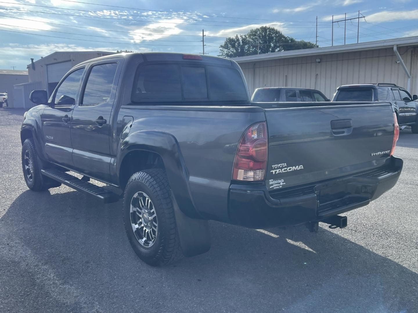 2014 GRAY /Gray Cloth Toyota Tacoma PreRunner 2WD (5TFJX4GN9EX) with an 2.7L 4 Cyl. engine, Automatic transmission, located at 2990 Old Orchard Rd., Jackson, MO, 63755, 37.354214, -89.612106 - We have financing available and we accept trades! Fill out a credit application on our website or come by today! If you have any questions, give us a call at (573) 204-7777 or visit our website at firstautocredit.com. - Photo#6