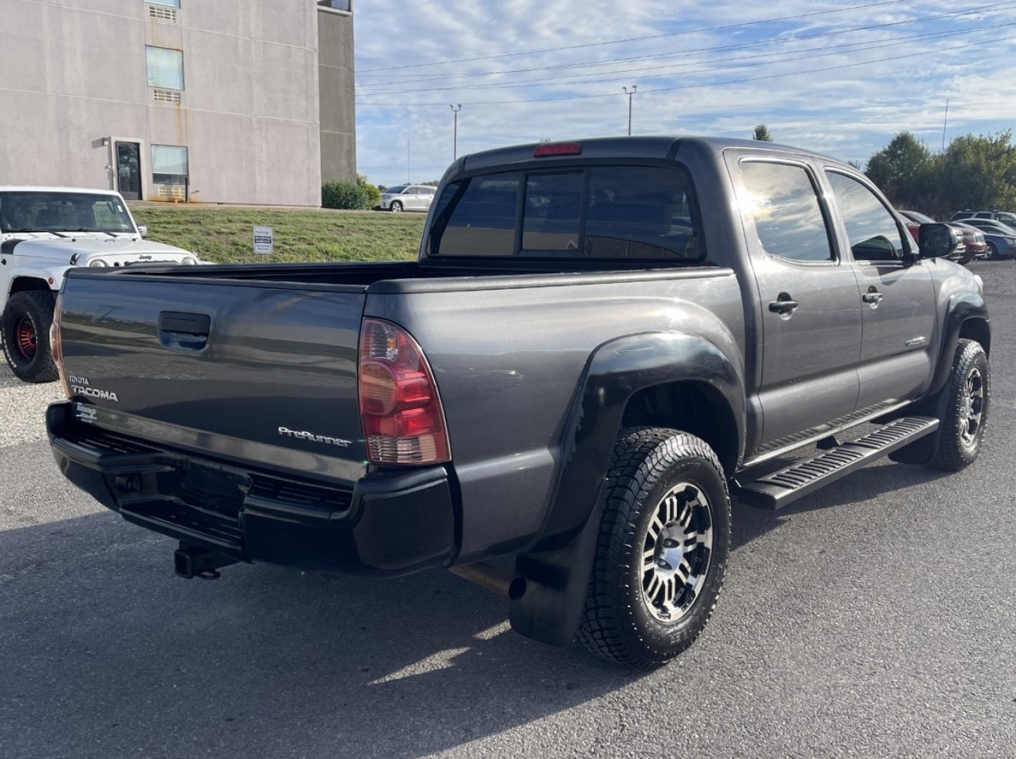 2014 GRAY /Gray Cloth Toyota Tacoma PreRunner 2WD (5TFJX4GN9EX) with an 2.7L 4 Cyl. engine, Automatic transmission, located at 2990 Old Orchard Rd., Jackson, MO, 63755, 37.354214, -89.612106 - We have financing available and we accept trades! Fill out a credit application on our website or come by today! If you have any questions, give us a call at (573) 204-7777 or visit our website at firstautocredit.com. - Photo#5