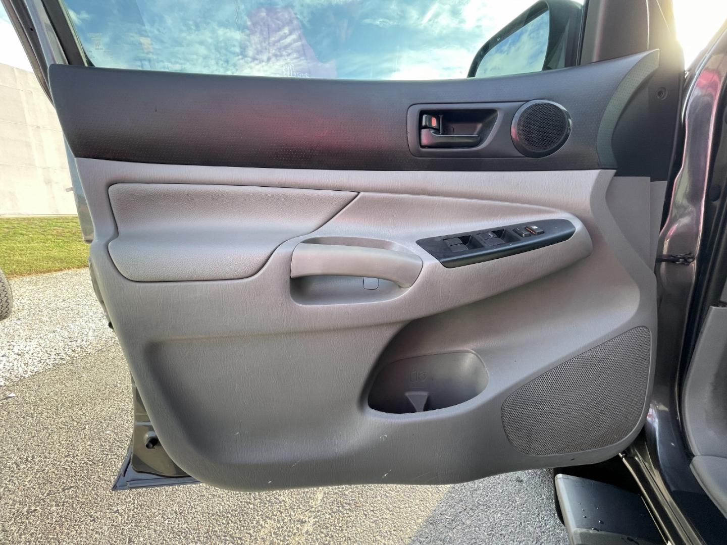 2014 GRAY /Gray Cloth Toyota Tacoma PreRunner 2WD (5TFJX4GN9EX) with an 2.7L 4 Cyl. engine, Automatic transmission, located at 2990 Old Orchard Rd., Jackson, MO, 63755, 37.354214, -89.612106 - We have financing available and we accept trades! Fill out a credit application on our website or come by today! If you have any questions, give us a call at (573) 204-7777 or visit our website at firstautocredit.com. - Photo#9