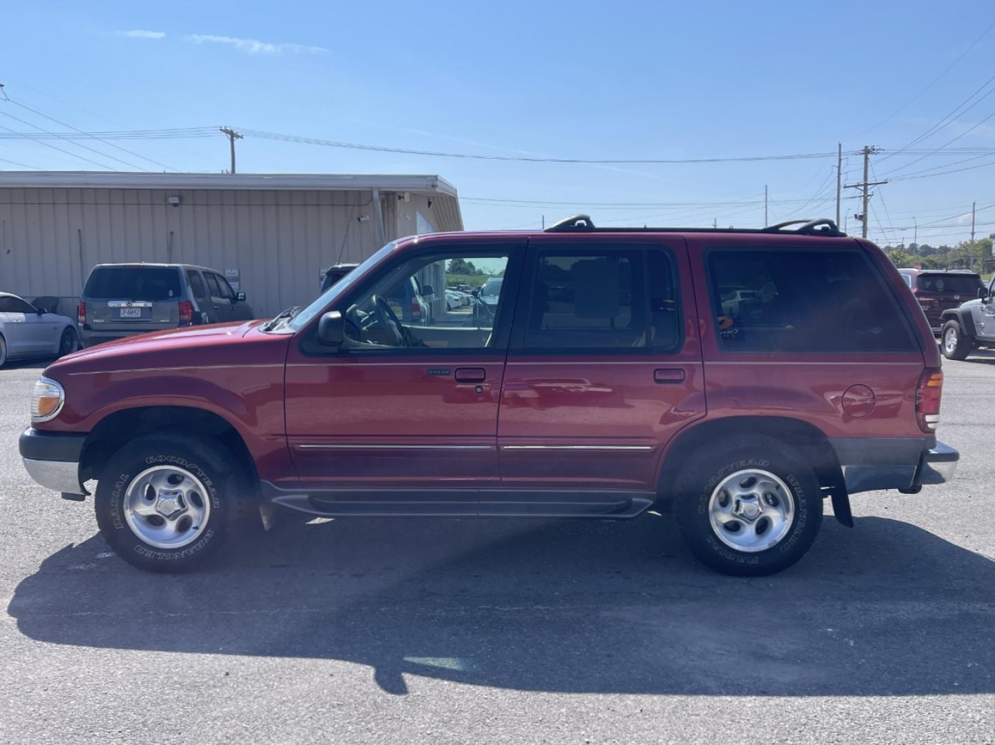2001 RED /Tan Cloth Ford Explorer XLT 4WD (1FMZU73E81Z) with an 4.0L V6 engine, Automatic transmission, located at 2990 Old Orchard Rd., Jackson, MO, 63755, 37.354214, -89.612106 - We have financing available and we accept trades! Fill out a credit application on our website or come by today! If you have any questions, give us a call at (573) 204-7777 or visit our website at firstautocredit.com. - Photo#3
