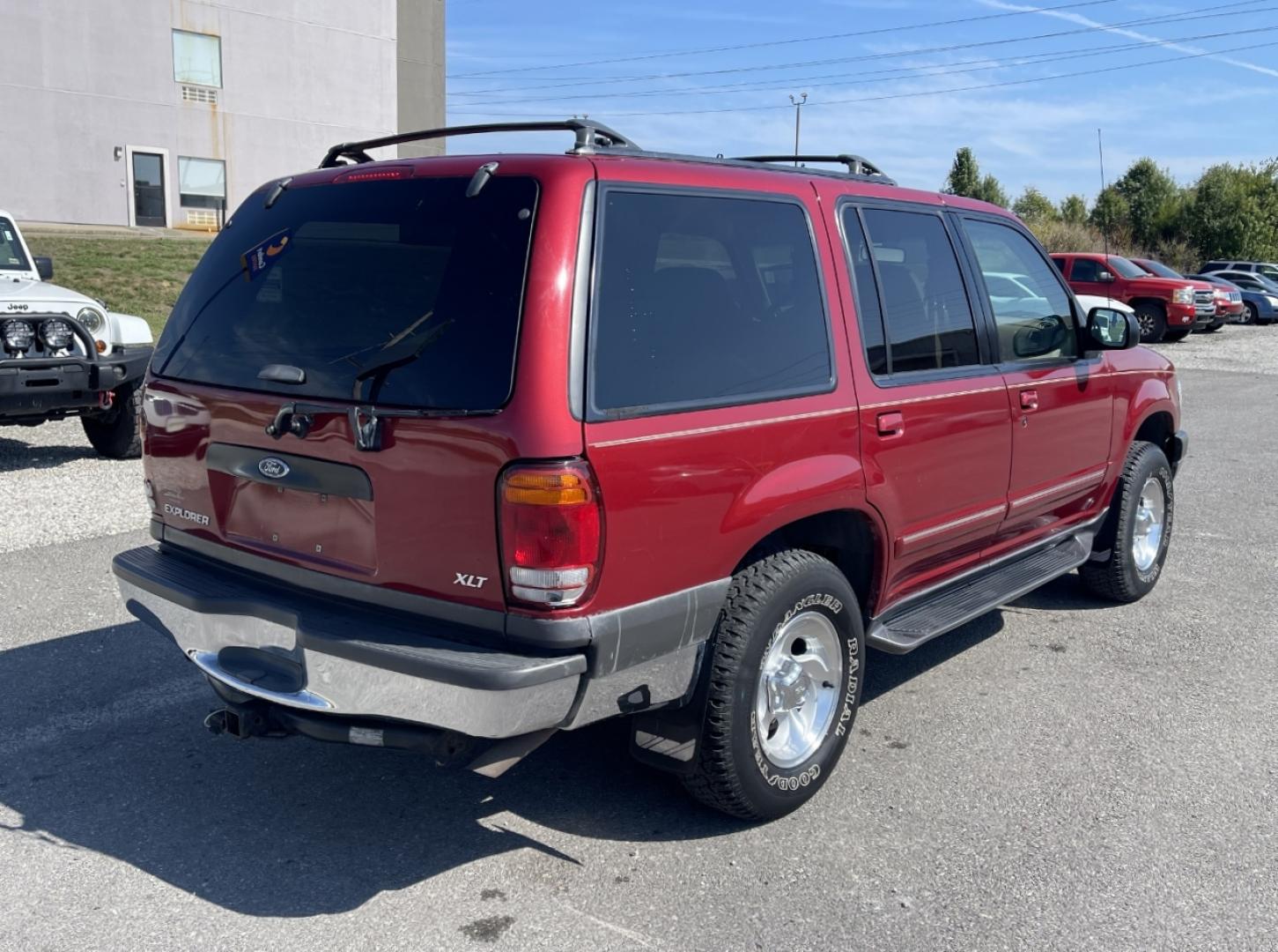2001 RED /Tan Cloth Ford Explorer XLT 4WD (1FMZU73E81Z) with an 4.0L V6 engine, Automatic transmission, located at 2990 Old Orchard Rd., Jackson, MO, 63755, 37.354214, -89.612106 - We have financing available and we accept trades! Fill out a credit application on our website or come by today! If you have any questions, give us a call at (573) 204-7777 or visit our website at firstautocredit.com. - Photo#5