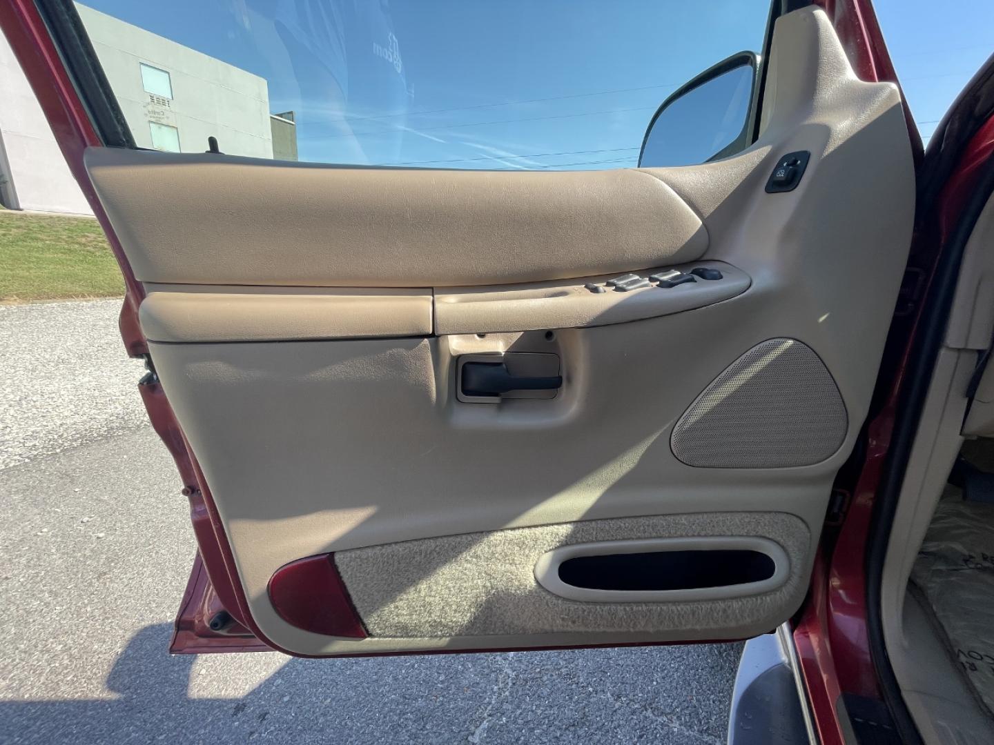2001 RED /Tan Cloth Ford Explorer XLT 4WD (1FMZU73E81Z) with an 4.0L V6 engine, Automatic transmission, located at 2990 Old Orchard Rd., Jackson, MO, 63755, 37.354214, -89.612106 - We have financing available and we accept trades! Fill out a credit application on our website or come by today! If you have any questions, give us a call at (573) 204-7777 or visit our website at firstautocredit.com. - Photo#9