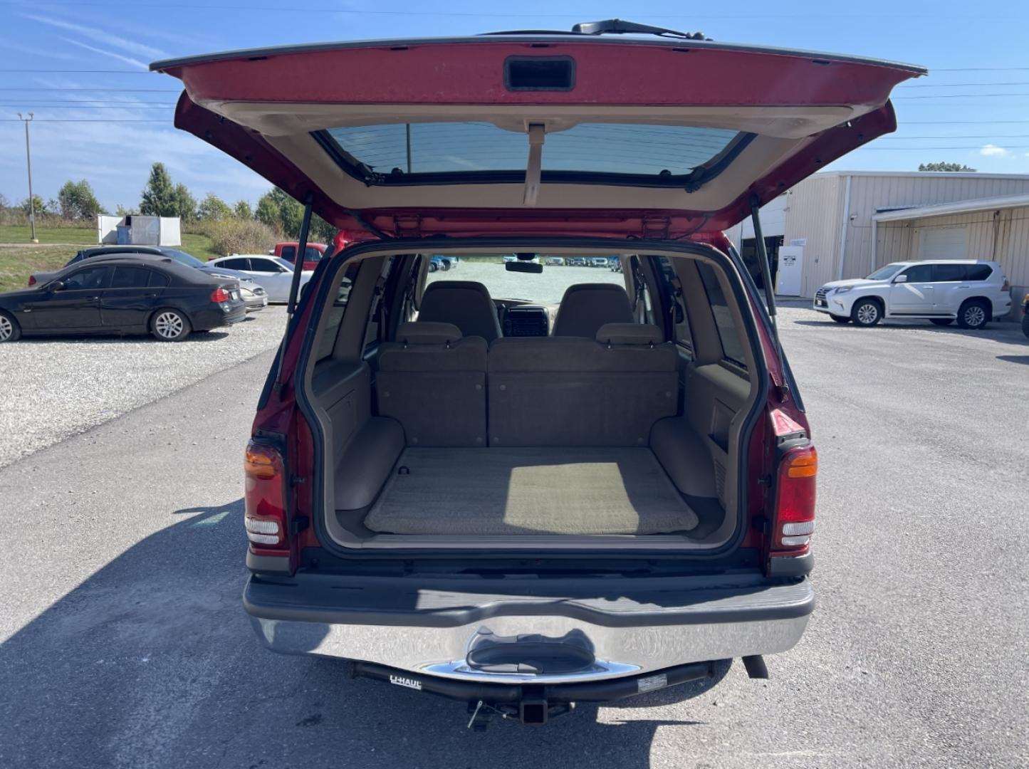 2001 RED /Tan Cloth Ford Explorer XLT 4WD (1FMZU73E81Z) with an 4.0L V6 engine, Automatic transmission, located at 2990 Old Orchard Rd., Jackson, MO, 63755, 37.354214, -89.612106 - We have financing available and we accept trades! Fill out a credit application on our website or come by today! If you have any questions, give us a call at (573) 204-7777 or visit our website at firstautocredit.com. - Photo#15