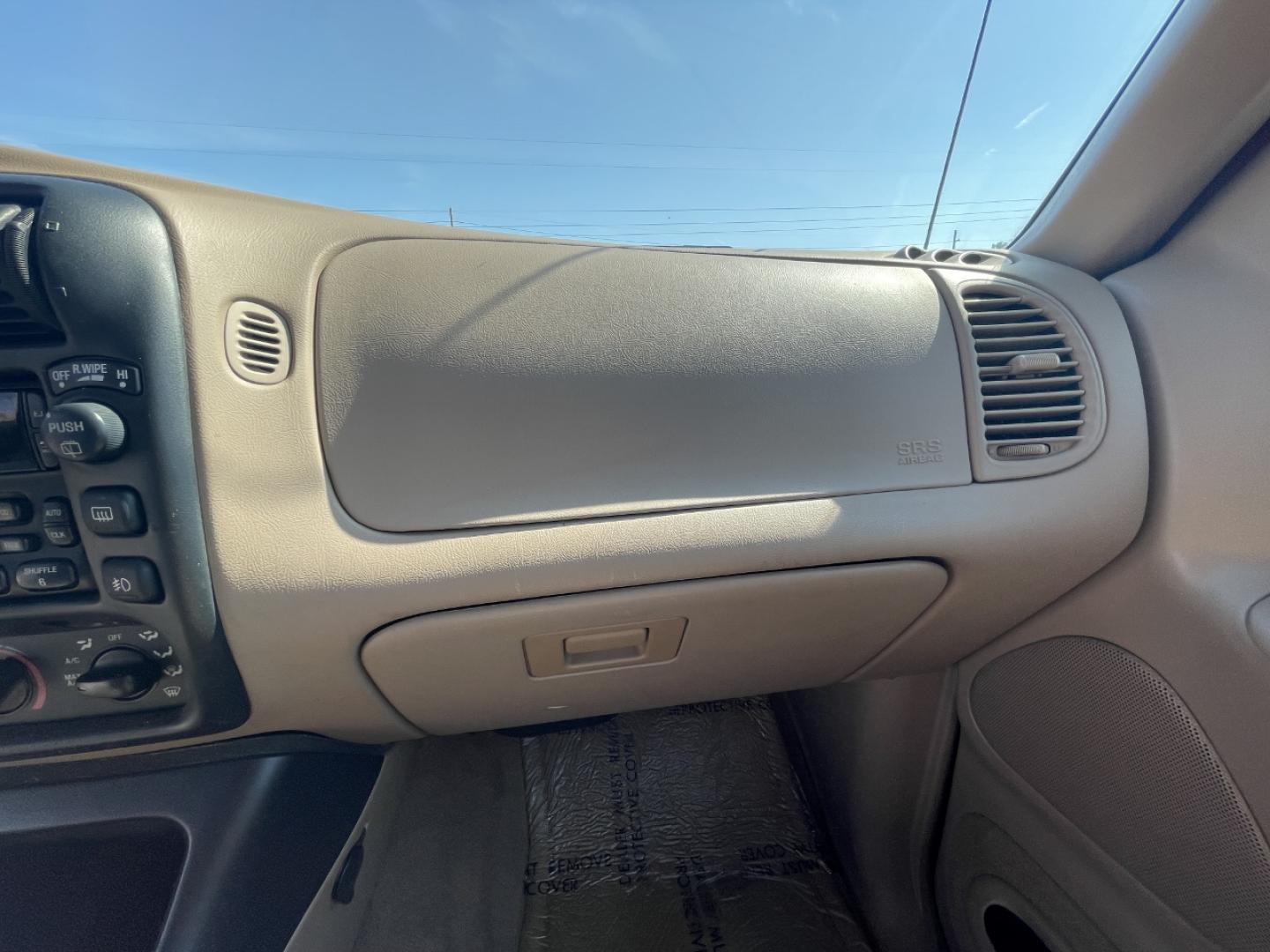2001 RED /Tan Cloth Ford Explorer XLT 4WD (1FMZU73E81Z) with an 4.0L V6 engine, Automatic transmission, located at 2990 Old Orchard Rd., Jackson, MO, 63755, 37.354214, -89.612106 - We have financing available and we accept trades! Fill out a credit application on our website or come by today! If you have any questions, give us a call at (573) 204-7777 or visit our website at firstautocredit.com. - Photo#20
