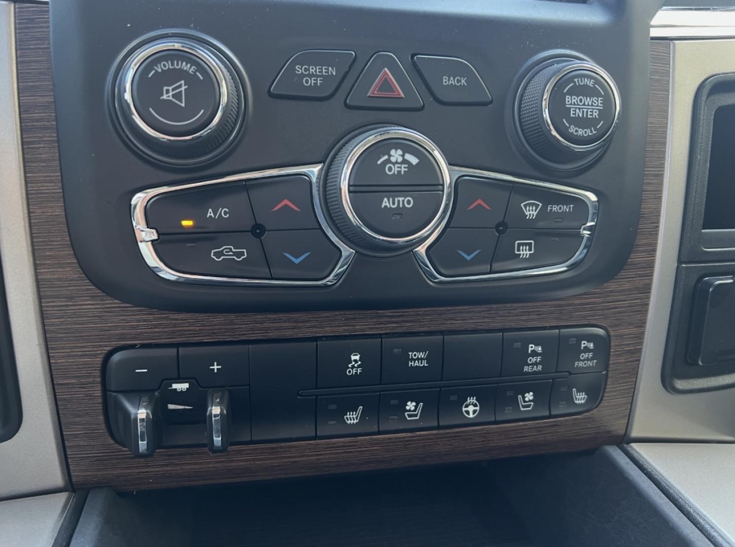 2017 WHITE /Black Leather RAM 2500 Laramie Crew Cab SWB 4WD (3C6UR5FJ2HG) with an 6.4L V8 engine, Automatic transmission, located at 2990 Old Orchard Rd., Jackson, MO, 63755, 37.354214, -89.612106 - 2017 Ram 2500 Heavy Duty Laramie 105xxx miles 4x4 6.4L V8 Automatic Leather Power/Heated/Cooled Seats Heated Rear Seats Heated Steering Wheel Backup Camera Bluetooth Cruise Power Windows/Locks/Mirrors We have financing available and we accept trades! Fill out a credit application on our - Photo#27