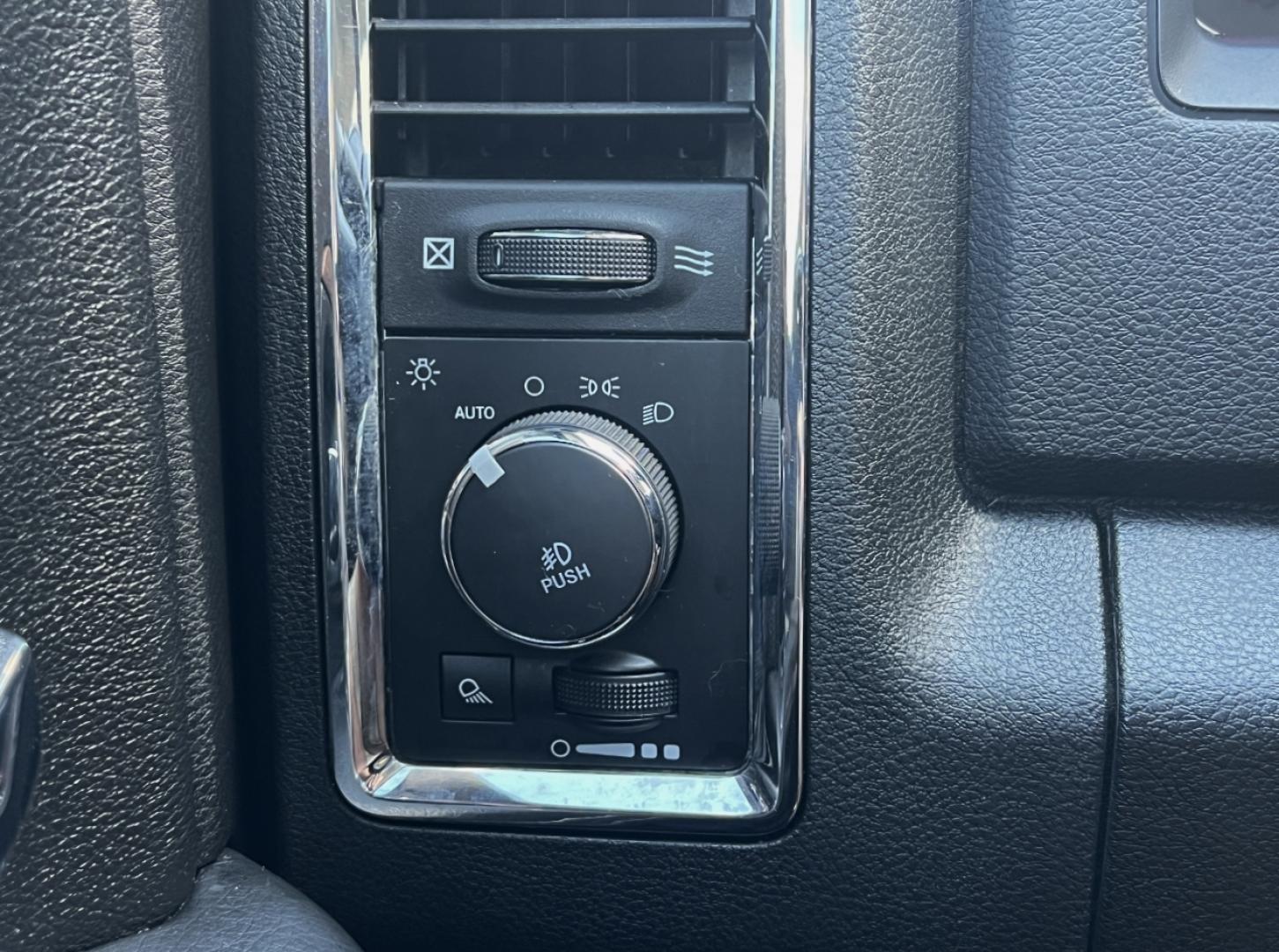 2017 WHITE /Black Leather RAM 2500 Laramie Crew Cab SWB 4WD (3C6UR5FJ2HG) with an 6.4L V8 engine, Automatic transmission, located at 2990 Old Orchard Rd., Jackson, MO, 63755, 37.354214, -89.612106 - 2017 Ram 2500 Heavy Duty Laramie 105xxx miles 4x4 6.4L V8 Automatic Leather Power/Heated/Cooled Seats Heated Rear Seats Heated Steering Wheel Backup Camera Bluetooth Cruise Power Windows/Locks/Mirrors We have financing available and we accept trades! Fill out a credit application on our - Photo#29