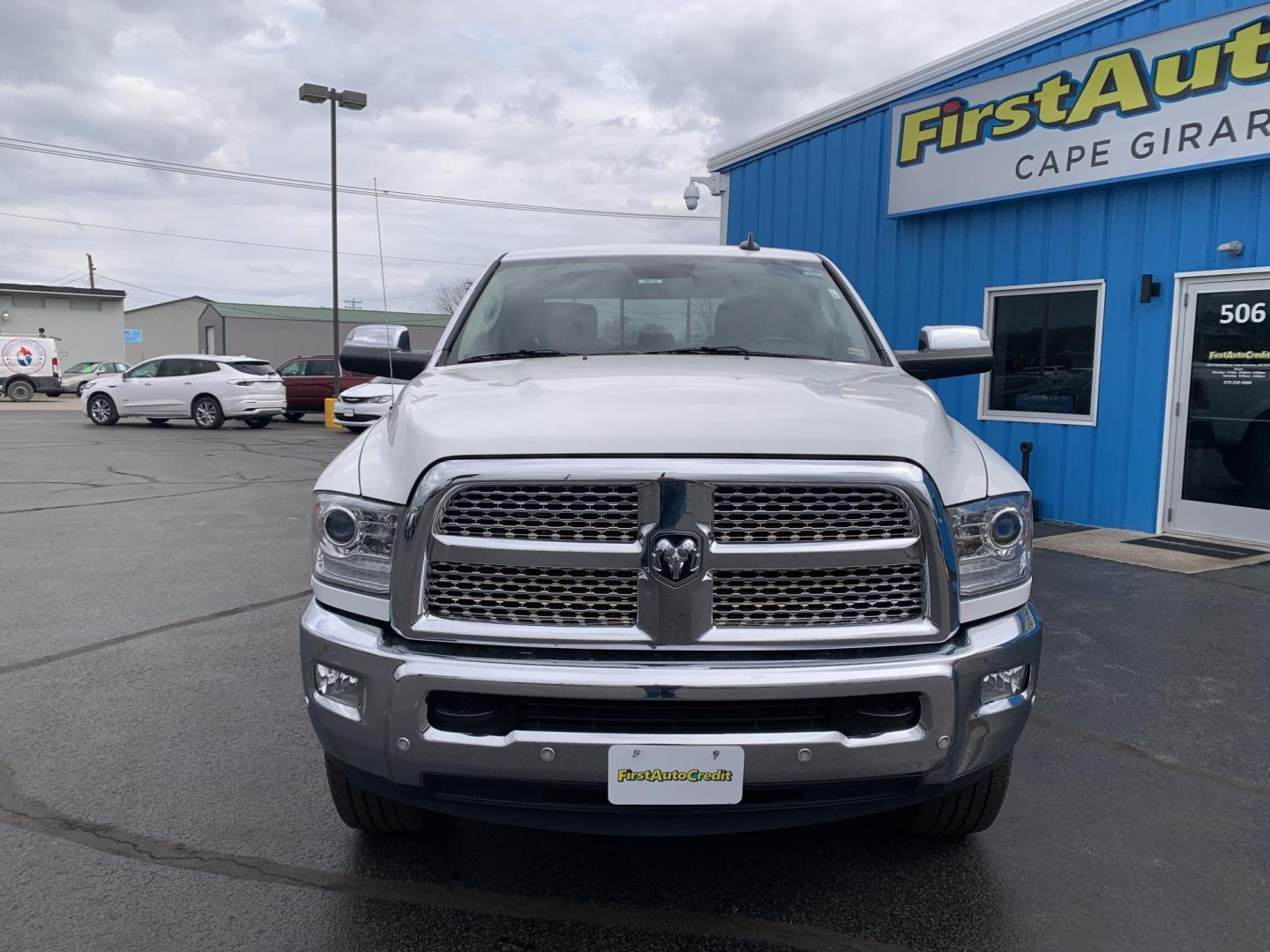 2017 WHITE /Black Leather RAM 2500 Laramie Crew Cab SWB 4WD (3C6UR5FJ2HG) with an 6.4L V8 engine, Automatic transmission, located at 506 S. Kingshighway, Cape Girardeau, MO, 63703, (573) 235-5000, 37.294991, -89.553635 - 2017 Ram 2500 Heavy Duty Laramie 105xxx miles 4x4 6.4L V8 Automatic Leather Power/Heated/Cooled Seats Heated Rear Seats Heated Steering Wheel Backup Camera Bluetooth Cruise Power Windows/Locks/Mirrors We have financing available and we accept trades! Fill out a credit application on o - Photo#1