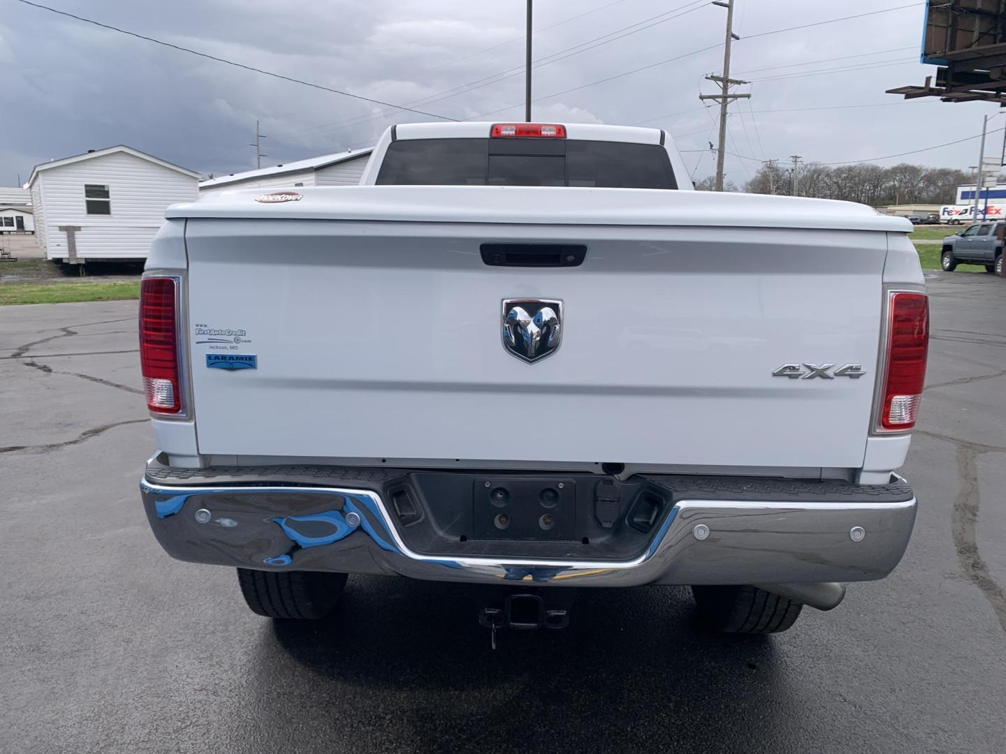 2017 WHITE /Black Leather RAM 2500 Laramie Crew Cab SWB 4WD (3C6UR5FJ2HG) with an 6.4L V8 engine, Automatic transmission, located at 506 S. Kingshighway, Cape Girardeau, MO, 63703, (573) 235-5000, 37.294991, -89.553635 - 2017 Ram 2500 Heavy Duty Laramie 105xxx miles 4x4 6.4L V8 Automatic Leather Power/Heated/Cooled Seats Heated Rear Seats Heated Steering Wheel Backup Camera Bluetooth Cruise Power Windows/Locks/Mirrors We have financing available and we accept trades! Fill out a credit application on o - Photo#6