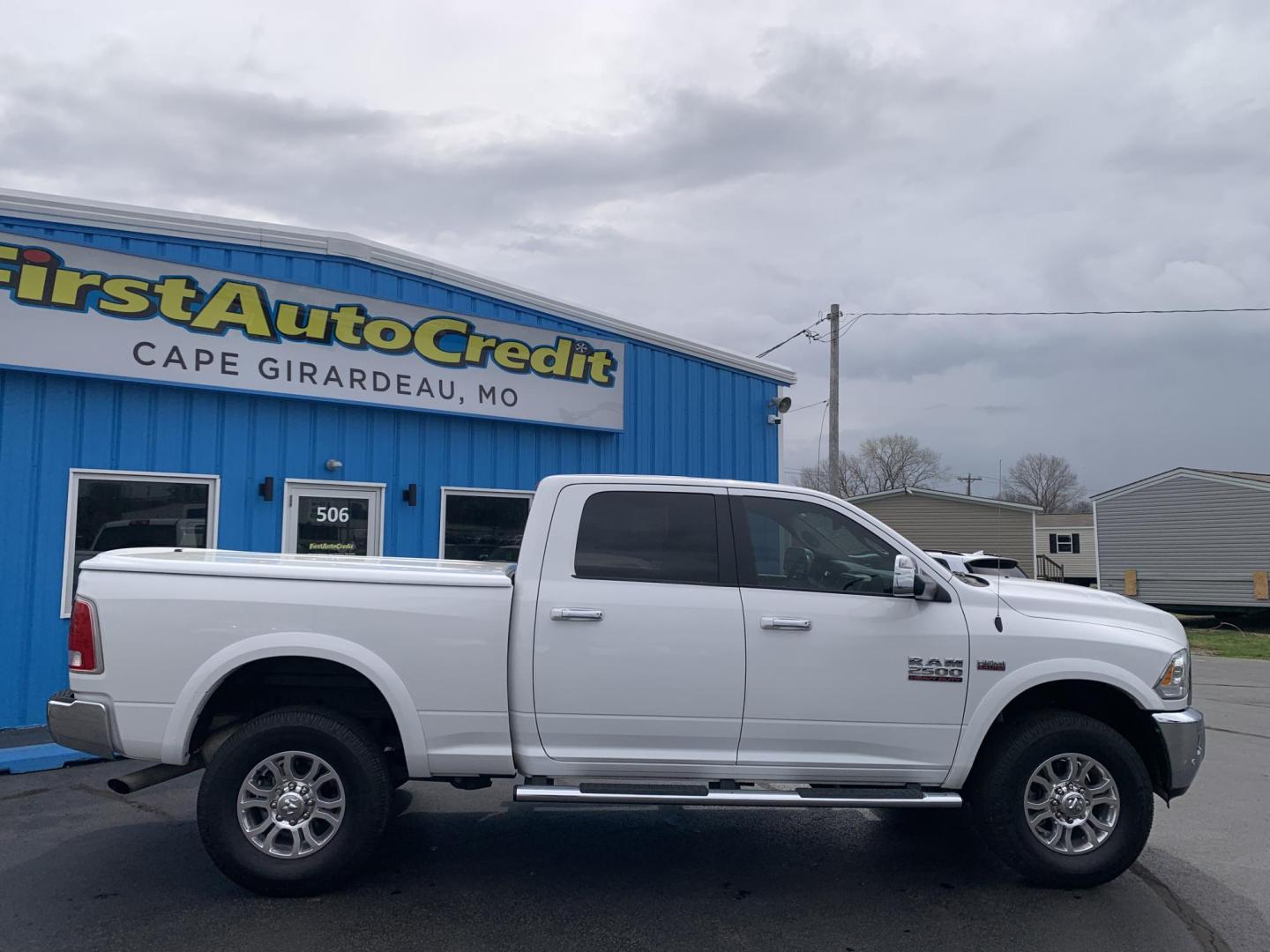 2017 WHITE /Black Leather RAM 2500 Laramie Crew Cab SWB 4WD (3C6UR5FJ2HG) with an 6.4L V8 engine, Automatic transmission, located at 506 S. Kingshighway, Cape Girardeau, MO, 63703, (573) 235-5000, 37.294991, -89.553635 - 2017 Ram 2500 Heavy Duty Laramie 105xxx miles 4x4 6.4L V8 Automatic Leather Power/Heated/Cooled Seats Heated Rear Seats Heated Steering Wheel Backup Camera Bluetooth Cruise Power Windows/Locks/Mirrors We have financing available and we accept trades! Fill out a credit application on o - Photo#8