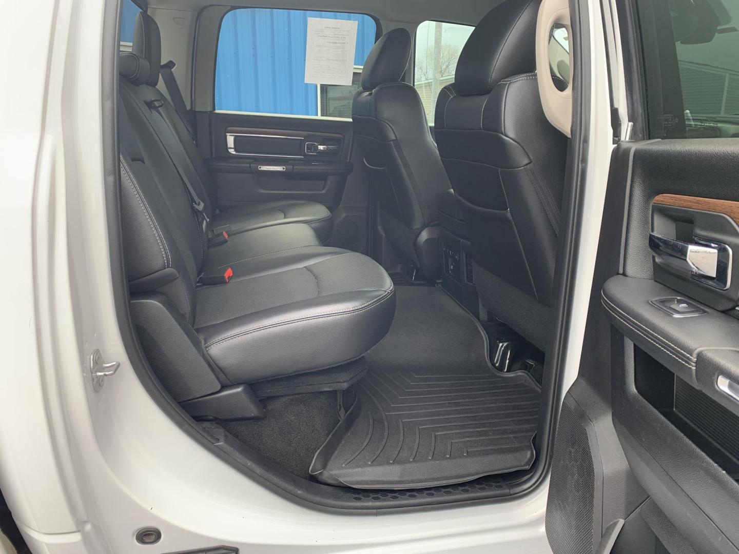 2017 WHITE /Black Leather RAM 2500 Laramie Crew Cab SWB 4WD (3C6UR5FJ2HG) with an 6.4L V8 engine, Automatic transmission, located at 506 S. Kingshighway, Cape Girardeau, MO, 63703, (573) 235-5000, 37.294991, -89.553635 - 2017 Ram 2500 Heavy Duty Laramie 105xxx miles 4x4 6.4L V8 Automatic Leather Power/Heated/Cooled Seats Heated Rear Seats Heated Steering Wheel Backup Camera Bluetooth Cruise Power Windows/Locks/Mirrors We have financing available and we accept trades! Fill out a credit application on o - Photo#12