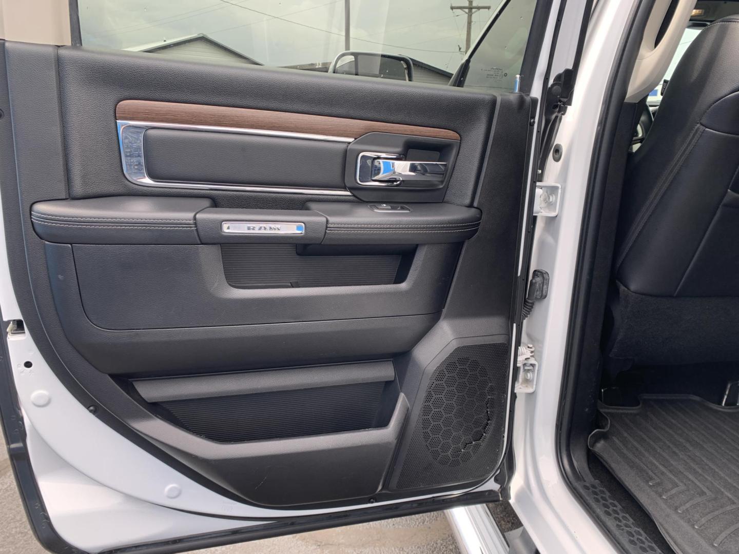 2017 WHITE /Black Leather RAM 2500 Laramie Crew Cab SWB 4WD (3C6UR5FJ2HG) with an 6.4L V8 engine, Automatic transmission, located at 506 S. Kingshighway, Cape Girardeau, MO, 63703, (573) 235-5000, 37.294991, -89.553635 - 2017 Ram 2500 Heavy Duty Laramie 105xxx miles 4x4 6.4L V8 Automatic Leather Power/Heated/Cooled Seats Heated Rear Seats Heated Steering Wheel Backup Camera Bluetooth Cruise Power Windows/Locks/Mirrors We have financing available and we accept trades! Fill out a credit application on o - Photo#14