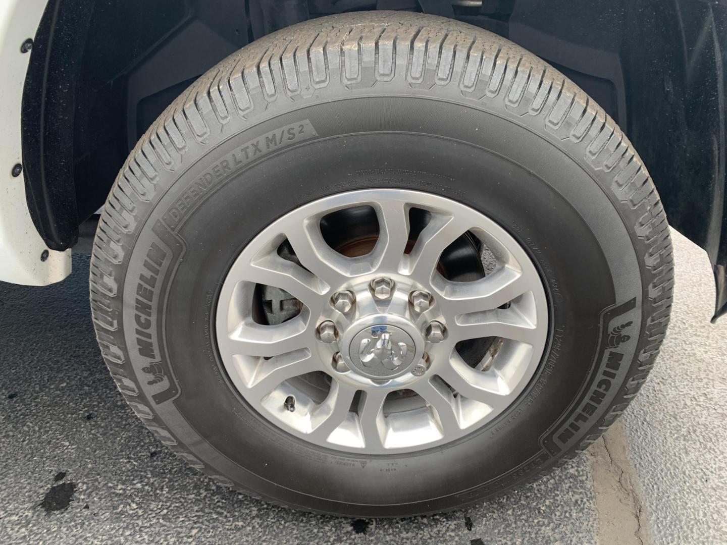 2017 WHITE /Black Leather RAM 2500 Laramie Crew Cab SWB 4WD (3C6UR5FJ2HG) with an 6.4L V8 engine, Automatic transmission, located at 506 S. Kingshighway, Cape Girardeau, MO, 63703, (573) 235-5000, 37.294991, -89.553635 - 2017 Ram 2500 Heavy Duty Laramie 105xxx miles 4x4 6.4L V8 Automatic Leather Power/Heated/Cooled Seats Heated Rear Seats Heated Steering Wheel Backup Camera Bluetooth Cruise Power Windows/Locks/Mirrors We have financing available and we accept trades! Fill out a credit application on o - Photo#30