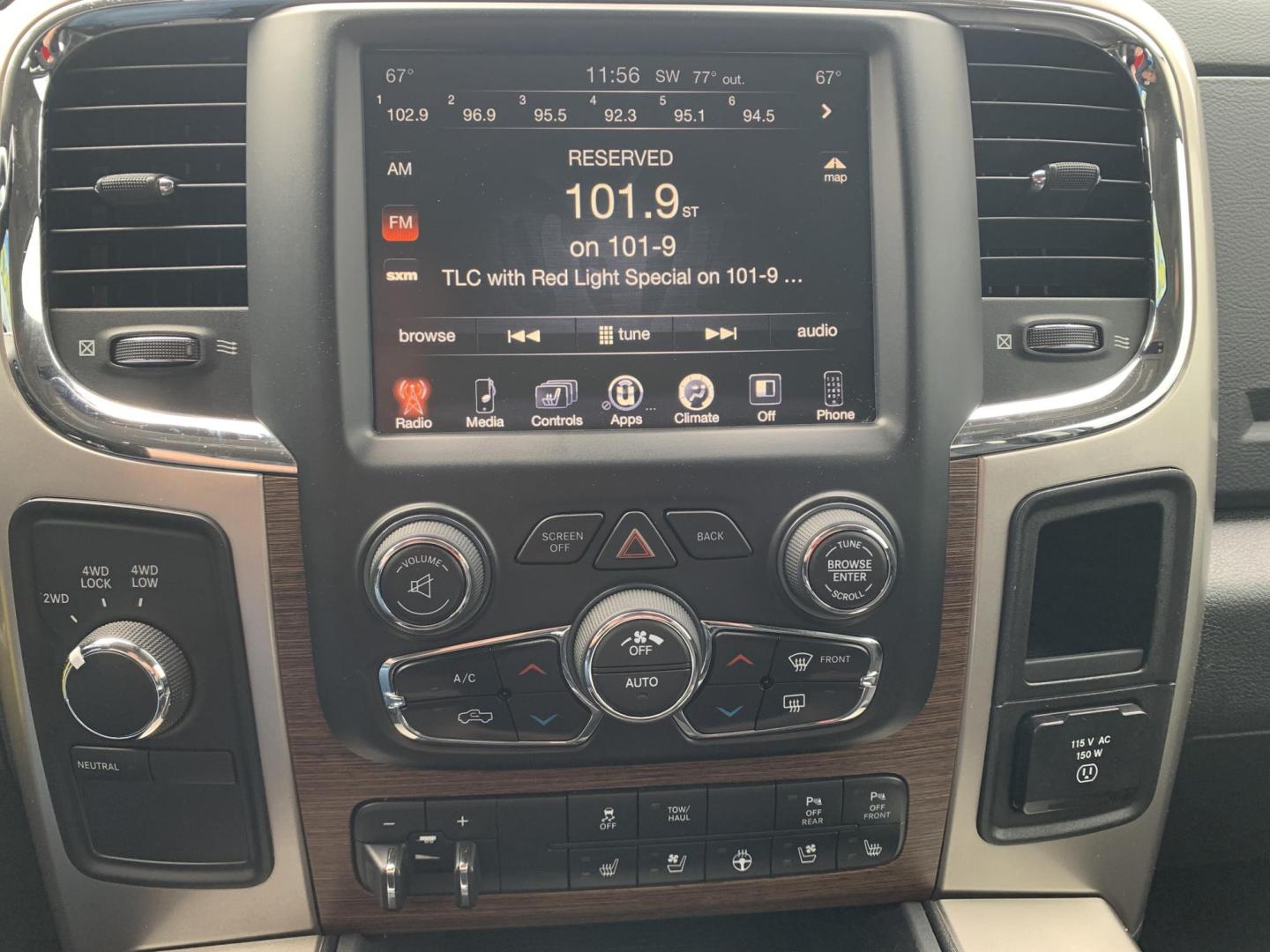 2017 WHITE /Black Leather RAM 2500 Laramie Crew Cab SWB 4WD (3C6UR5FJ2HG) with an 6.4L V8 engine, Automatic transmission, located at 506 S. Kingshighway, Cape Girardeau, MO, 63703, (573) 235-5000, 37.294991, -89.553635 - 2017 Ram 2500 Heavy Duty Laramie 105xxx miles 4x4 6.4L V8 Automatic Leather Power/Heated/Cooled Seats Heated Rear Seats Heated Steering Wheel Backup Camera Bluetooth Cruise Power Windows/Locks/Mirrors We have financing available and we accept trades! Fill out a credit application on o - Photo#22