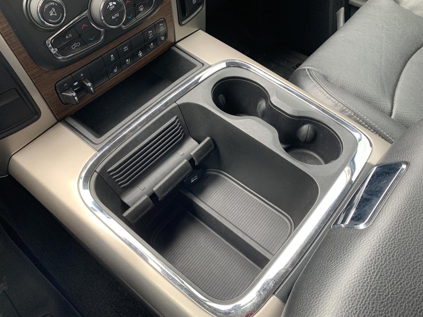 2017 WHITE /Black Leather RAM 2500 Laramie Crew Cab SWB 4WD (3C6UR5FJ2HG) with an 6.4L V8 engine, Automatic transmission, located at 506 S. Kingshighway, Cape Girardeau, MO, 63703, (573) 235-5000, 37.294991, -89.553635 - 2017 Ram 2500 Heavy Duty Laramie 105xxx miles 4x4 6.4L V8 Automatic Leather Power/Heated/Cooled Seats Heated Rear Seats Heated Steering Wheel Backup Camera Bluetooth Cruise Power Windows/Locks/Mirrors We have financing available and we accept trades! Fill out a credit application on o - Photo#25