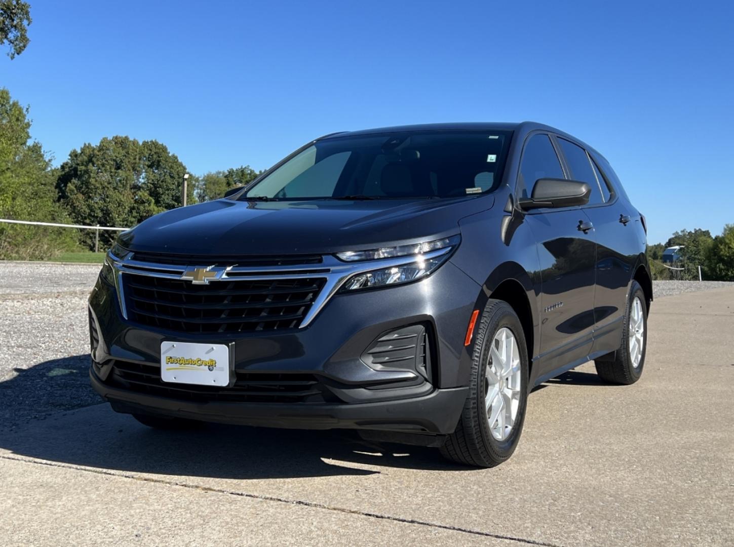 2022 GRAY /Gray Cloth Chevrolet Equinox LS 1FL FWD (3GNAXFEV0NS) with an 1.5L 4 Cyl. TURBO engine, Automatic transmission, located at 2990 Old Orchard Rd., Jackson, MO, 63755, 37.354214, -89.612106 - 2022 Chevrolet Equinox LS 1-Owner 143xxx miles Front Wheel Drive 1.5L 4 Cyl. Automatic Backup Camera Bluetooth Cruise Power Windows/Locks/Mirrors We have financing available and we accept trades! Fill out a credit application on our website or come by today! If you have any questions, giv - Photo#3