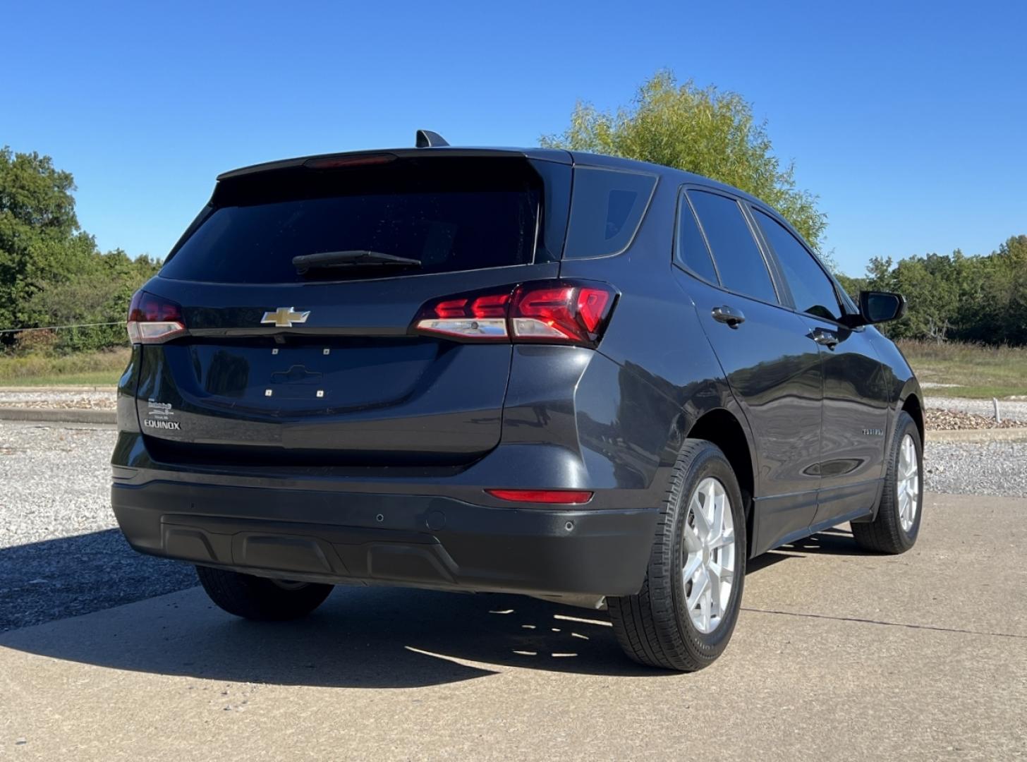 2022 GRAY /Gray Cloth Chevrolet Equinox LS 1FL FWD (3GNAXFEV0NS) with an 1.5L 4 Cyl. TURBO engine, Automatic transmission, located at 2990 Old Orchard Rd., Jackson, MO, 63755, 37.354214, -89.612106 - 2022 Chevrolet Equinox LS 1-Owner 143xxx miles Front Wheel Drive 1.5L 4 Cyl. Automatic Backup Camera Bluetooth Cruise Power Windows/Locks/Mirrors We have financing available and we accept trades! Fill out a credit application on our website or come by today! If you have any questions, giv - Photo#6