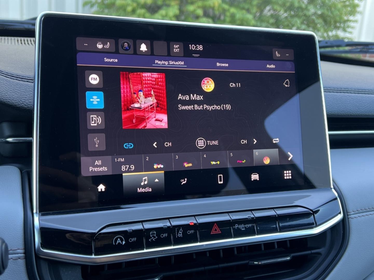 2024 WHITE /Black Leather Jeep Compass Limited (3C4NJDCN7RT) with an 2.0L 4 Cyl. TURBO engine, CVT transmission, located at 2990 Old Orchard Rd., Jackson, MO, 63755, 37.354214, -89.612106 - 2024 Jeep Compass Limited 1-Owner 45xxx miles 4 Wheel Drive 2.0L 4 Cyl. Automatic Leather Backup Camera Power Driver Seat Heated Seats Heated Steering Wheel Bluetooth Remote Start Cruise Power Windows/Locks/Mirrors We have financing available and we accept trades! Fill out a credit ap - Photo#27