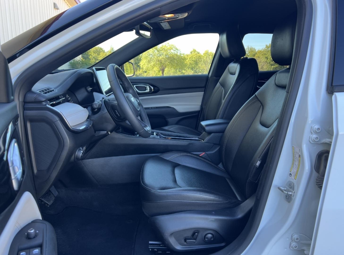 2024 WHITE /Black Leather Jeep Compass Limited (3C4NJDCN7RT) with an 2.0L 4 Cyl. TURBO engine, CVT transmission, located at 2990 Old Orchard Rd., Jackson, MO, 63755, 37.354214, -89.612106 - 2024 Jeep Compass Limited 1-Owner 45xxx miles 4 Wheel Drive 2.0L 4 Cyl. Automatic Leather Backup Camera Power Driver Seat Heated Seats Heated Steering Wheel Bluetooth Remote Start Cruise Power Windows/Locks/Mirrors We have financing available and we accept trades! Fill out a credit ap - Photo#15