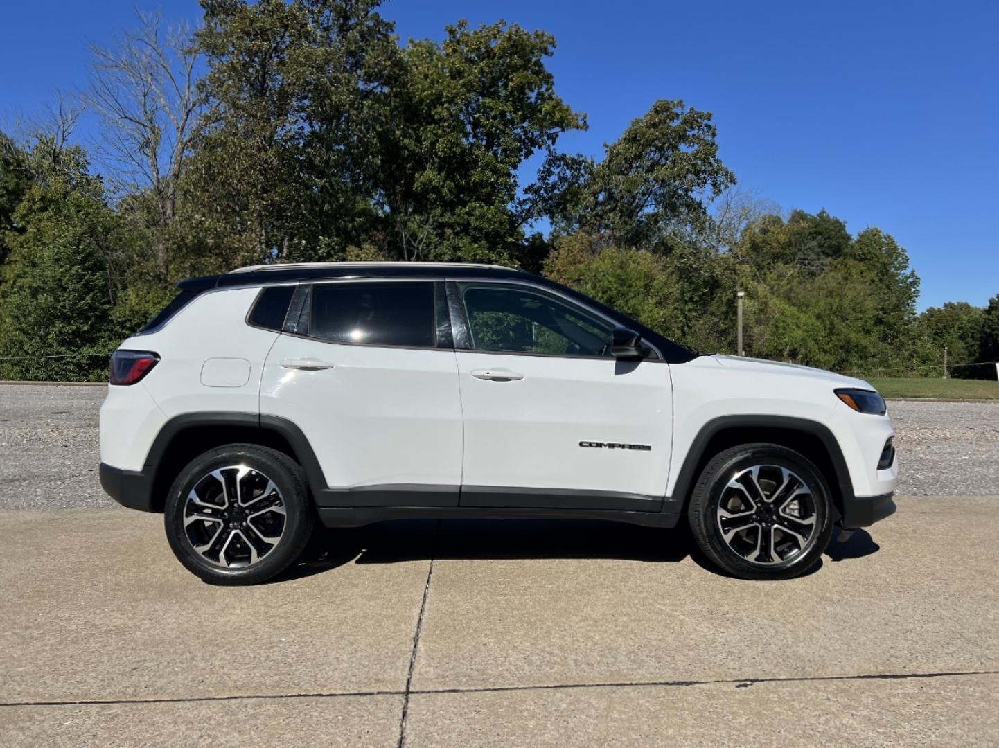 2024 WHITE /Black Leather Jeep Compass Limited (3C4NJDCN7RT) with an 2.0L 4 Cyl. TURBO engine, CVT transmission, located at 2990 Old Orchard Rd., Jackson, MO, 63755, 37.354214, -89.612106 - 2024 Jeep Compass Limited 1-Owner 45xxx miles 4 Wheel Drive 2.0L 4 Cyl. Automatic Leather Backup Camera Power Driver Seat Heated Seats Heated Steering Wheel Bluetooth Remote Start Cruise Power Windows/Locks/Mirrors We have financing available and we accept trades! Fill out a credit ap - Photo#9