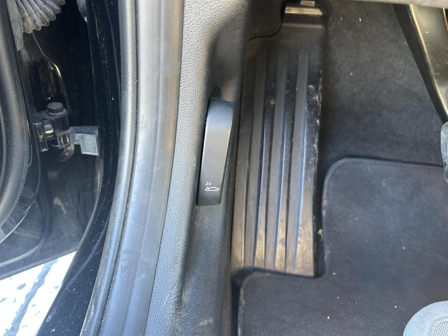 2023 BLACK /Black BMW 3-Series 330e (3MW39FF07P8) with an 2.0L I4 Hybrid engine, 8A transmission, located at 506 S. Kingshighway, Cape Girardeau, MO, 63703, (573) 235-5000, 37.294991, -89.553635 - 2023 BMW 330e Only 58xxx miles Rear Wheel Drive 2.0L I4 Automatic Leather Navigation Power/Heated Seats Backup Camera Bluetooth Cruise Power Windows/Locks/Mirrors We have financing available and we accept trades! Fill out a credit application on our website or come by today! If you have - Photo#31