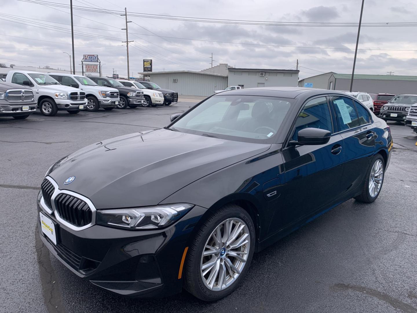 2023 BLACK /Black BMW 3-Series 330e (3MW39FF07P8) with an 2.0L I4 Hybrid engine, 8A transmission, located at 506 S. Kingshighway, Cape Girardeau, MO, 63703, (573) 235-5000, 37.294991, -89.553635 - 2023 BMW 330e Only 58xxx miles Rear Wheel Drive 2.0L I4 Automatic Leather Navigation Power/Heated Seats Backup Camera Bluetooth Cruise Power Windows/Locks/Mirrors We have financing available and we accept trades! Fill out a credit application on our website or come by today! If you have - Photo#2