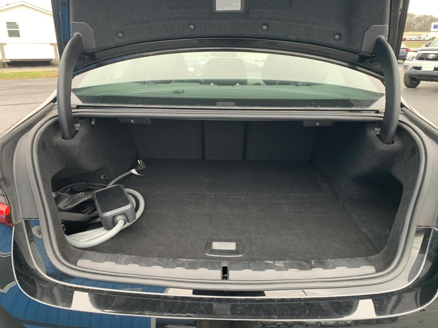 2023 BLACK /Black BMW 3-Series 330e (3MW39FF07P8) with an 2.0L I4 Hybrid engine, 8A transmission, located at 506 S. Kingshighway, Cape Girardeau, MO, 63703, (573) 235-5000, 37.294991, -89.553635 - 2023 BMW 330e Only 58xxx miles Rear Wheel Drive 2.0L I4 Automatic Leather Navigation Power/Heated Seats Backup Camera Bluetooth Cruise Power Windows/Locks/Mirrors We have financing available and we accept trades! Fill out a credit application on our website or come by today! If you have - Photo#6