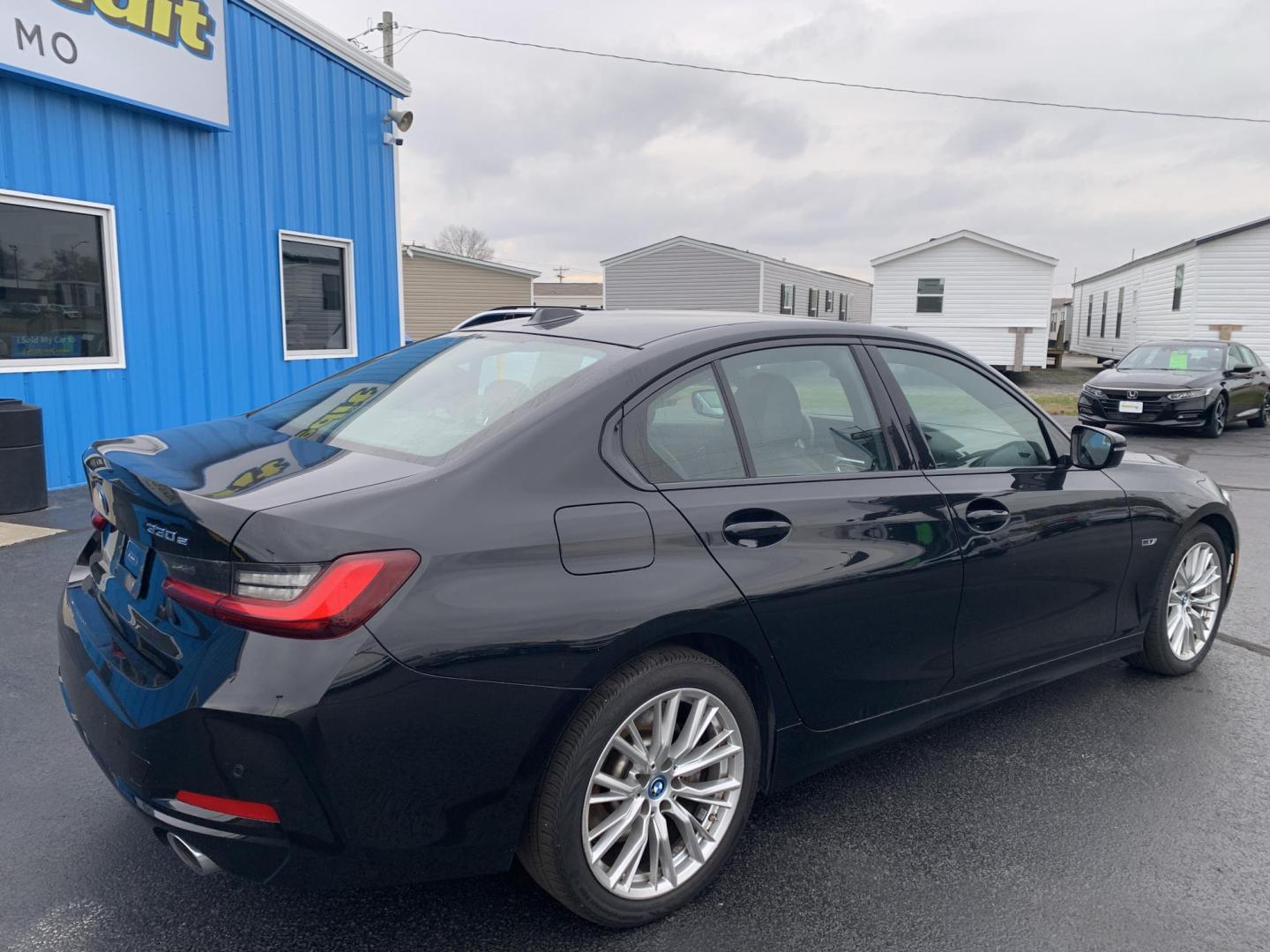 2023 BLACK /Black BMW 3-Series 330e (3MW39FF07P8) with an 2.0L I4 Hybrid engine, 8A transmission, located at 506 S. Kingshighway, Cape Girardeau, MO, 63703, (573) 235-5000, 37.294991, -89.553635 - 2023 BMW 330e Only 58xxx miles Rear Wheel Drive 2.0L I4 Automatic Leather Navigation Power/Heated Seats Backup Camera Bluetooth Cruise Power Windows/Locks/Mirrors We have financing available and we accept trades! Fill out a credit application on our website or come by today! If you have - Photo#7