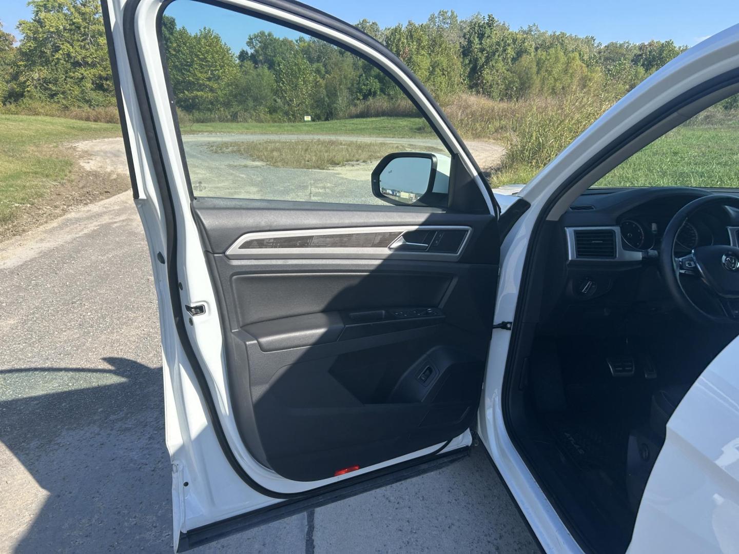 2018 WHITE /Black Volkswagen Atlas V6 SE w/Technology AWD (1V2PR2CA2JC) with an 3.6L V6 DOHC 24V engine, Automatic transmission, located at 506 S. Kingshighway, Cape Girardeau, MO, 63703, (573) 235-5000, 37.294991, -89.553635 - 2018 Volkswagen Atlas 4 Motion R Line Only 49,XXX Miles All Wheel Drive 3.6L V6 Automatic Third Row Leather Back Up Camera Heated Seats Dual Climate Controls Rear Climate Controls Selective Drive Mode Adaptive Cruise Control Power Lift Gate Power Driver Seat Power Windows/Locks/Mirror - Photo#13