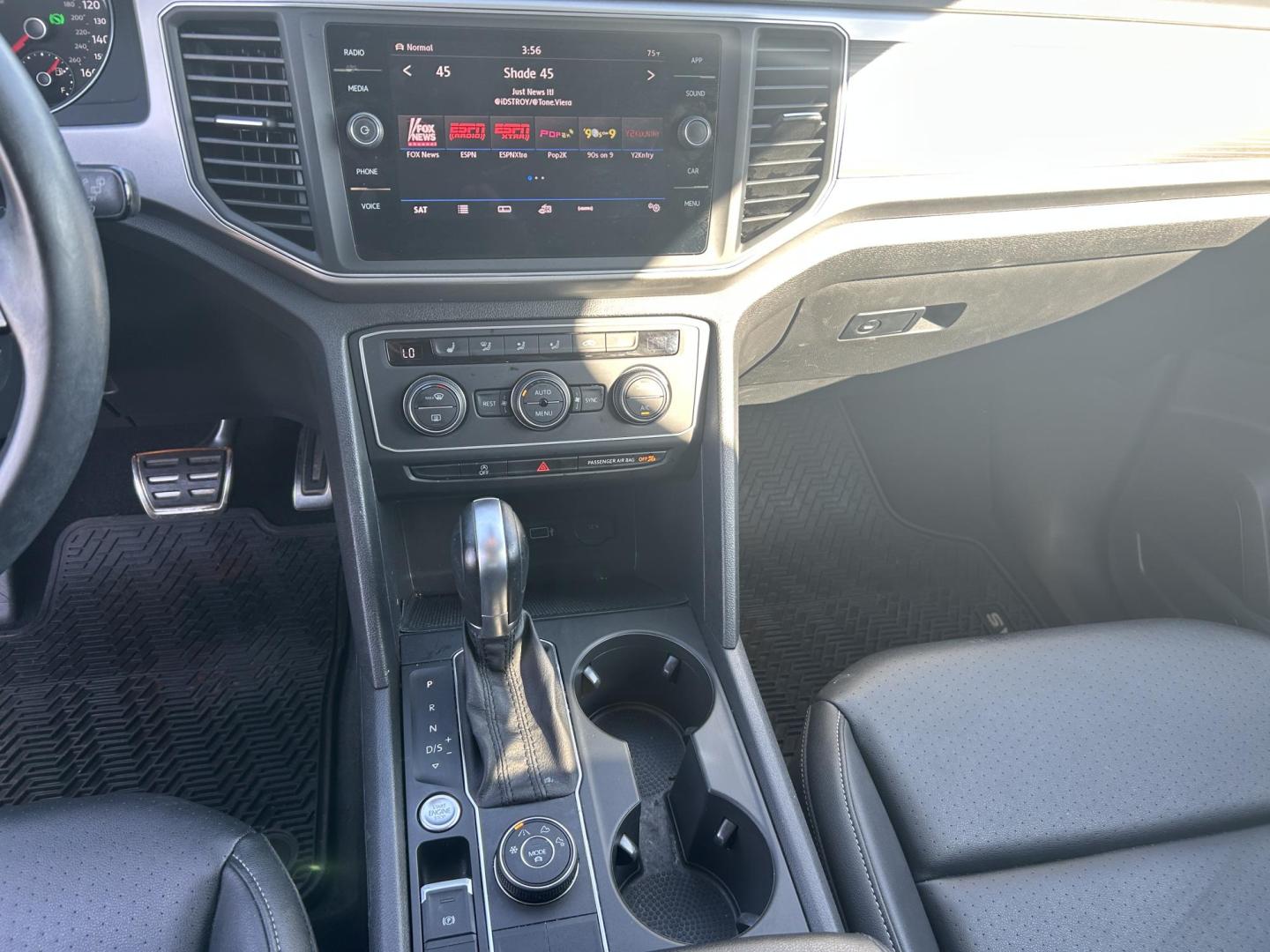 2018 WHITE /Black Volkswagen Atlas V6 SE w/Technology AWD (1V2PR2CA2JC) with an 3.6L V6 DOHC 24V engine, Automatic transmission, located at 506 S. Kingshighway, Cape Girardeau, MO, 63703, (573) 235-5000, 37.294991, -89.553635 - 2018 Volkswagen Atlas 4 Motion R Line Only 49,XXX Miles All Wheel Drive 3.6L V6 Automatic Third Row Leather Back Up Camera Heated Seats Dual Climate Controls Rear Climate Controls Selective Drive Mode Adaptive Cruise Control Power Lift Gate Power Driver Seat Power Windows/Locks/Mirror - Photo#26