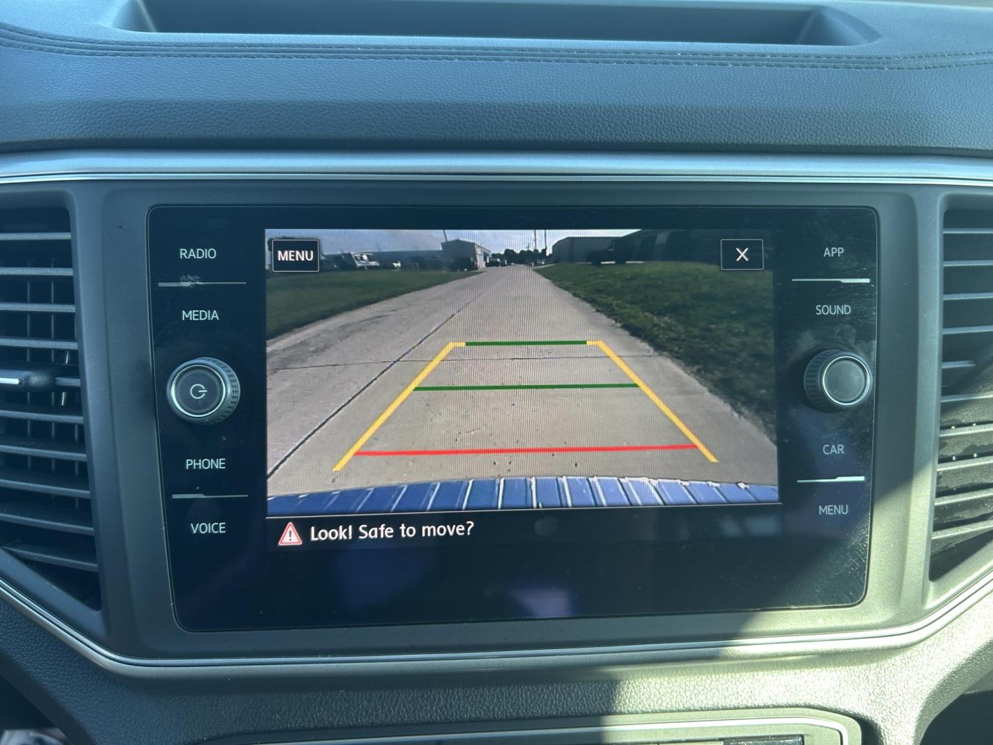 2018 WHITE /Black Volkswagen Atlas V6 SE w/Technology AWD (1V2PR2CA2JC) with an 3.6L V6 DOHC 24V engine, Automatic transmission, located at 506 S. Kingshighway, Cape Girardeau, MO, 63703, (573) 235-5000, 37.294991, -89.553635 - 2018 Volkswagen Atlas 4 Motion R Line Only 49,XXX Miles All Wheel Drive 3.6L V6 Automatic Third Row Leather Back Up Camera Heated Seats Dual Climate Controls Rear Climate Controls Selective Drive Mode Adaptive Cruise Control Power Lift Gate Power Driver Seat Power Windows/Locks/Mirror - Photo#3