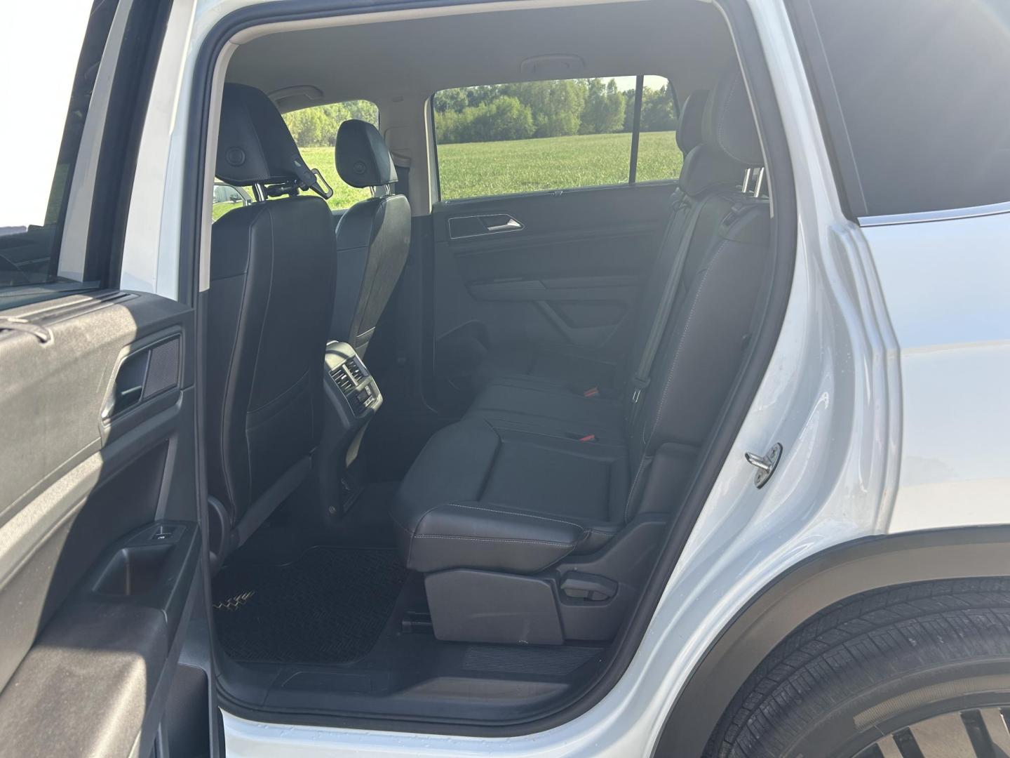 2018 WHITE /Black Volkswagen Atlas V6 SE w/Technology AWD (1V2PR2CA2JC) with an 3.6L V6 DOHC 24V engine, Automatic transmission, located at 506 S. Kingshighway, Cape Girardeau, MO, 63703, (573) 235-5000, 37.294991, -89.553635 - 2018 Volkswagen Atlas 4 Motion R Line Only 49,XXX Miles All Wheel Drive 3.6L V6 Automatic Third Row Leather Back Up Camera Heated Seats Dual Climate Controls Rear Climate Controls Selective Drive Mode Adaptive Cruise Control Power Lift Gate Power Driver Seat Power Windows/Locks/Mirror - Photo#16